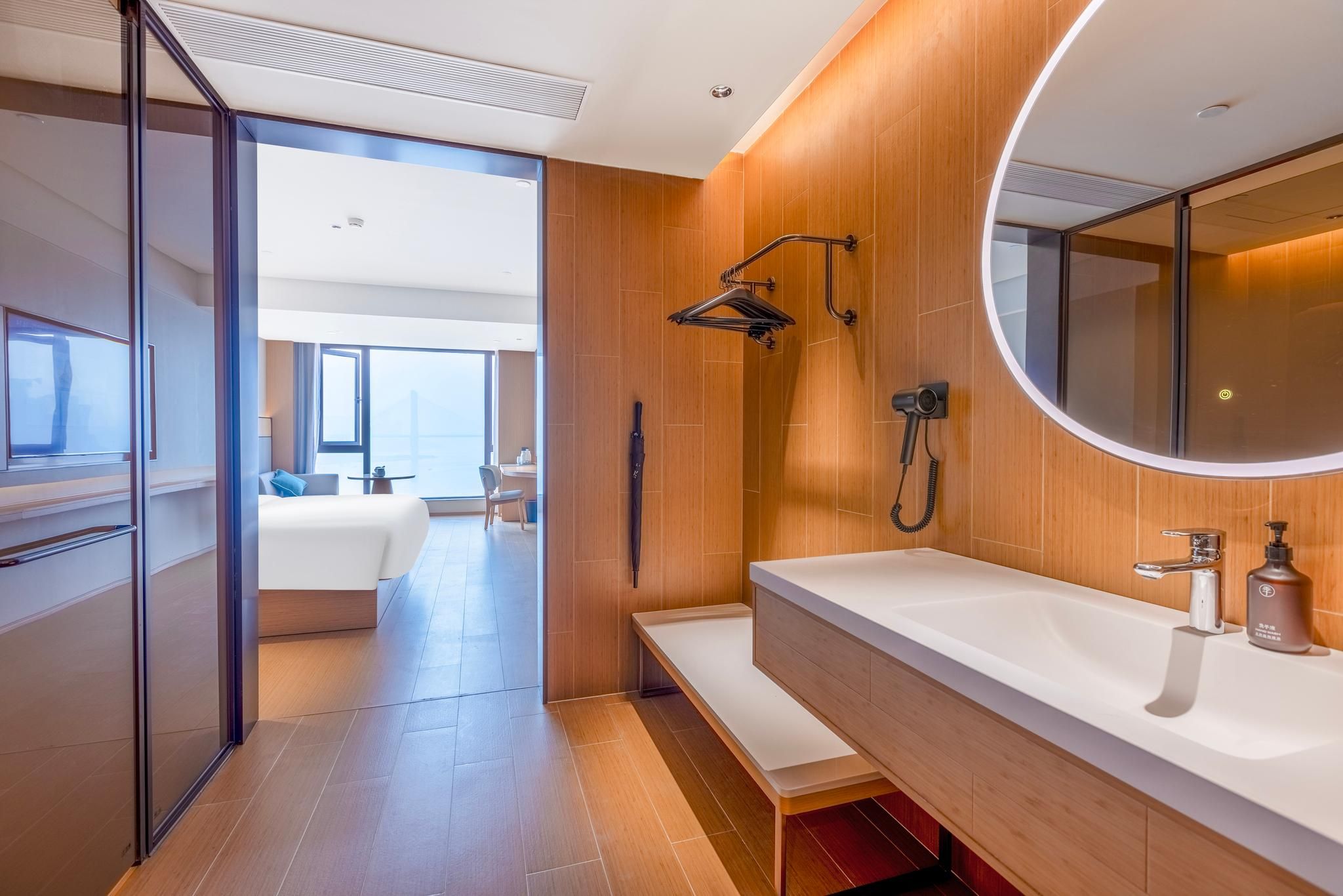 Huazhu - Room With River View