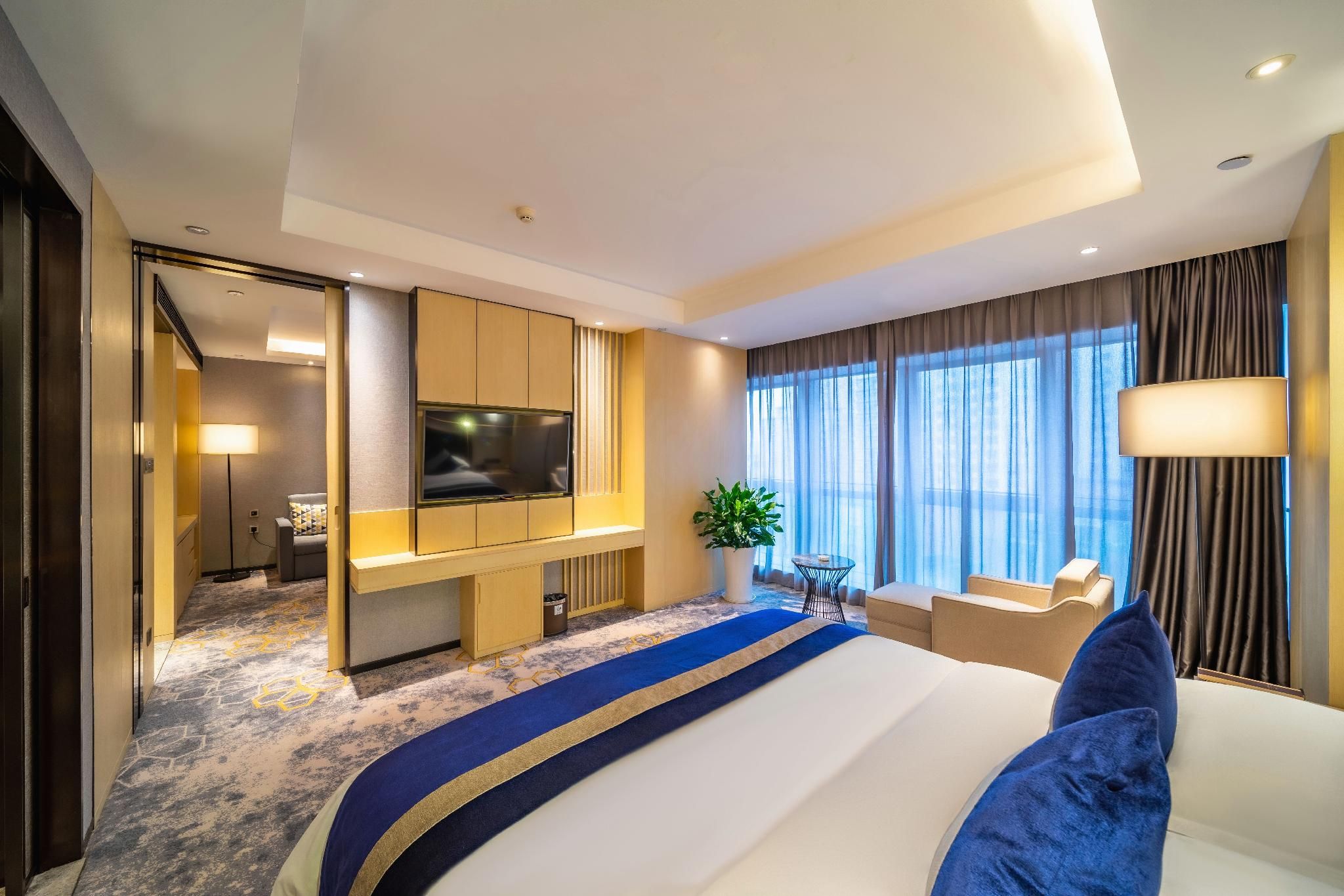 Deluxe Suite