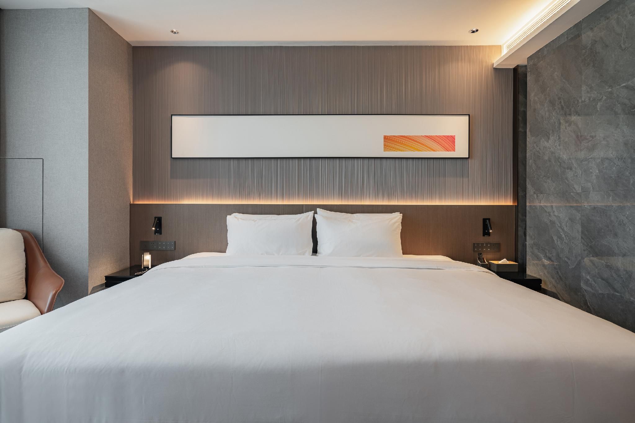 Room with 1 King Bed