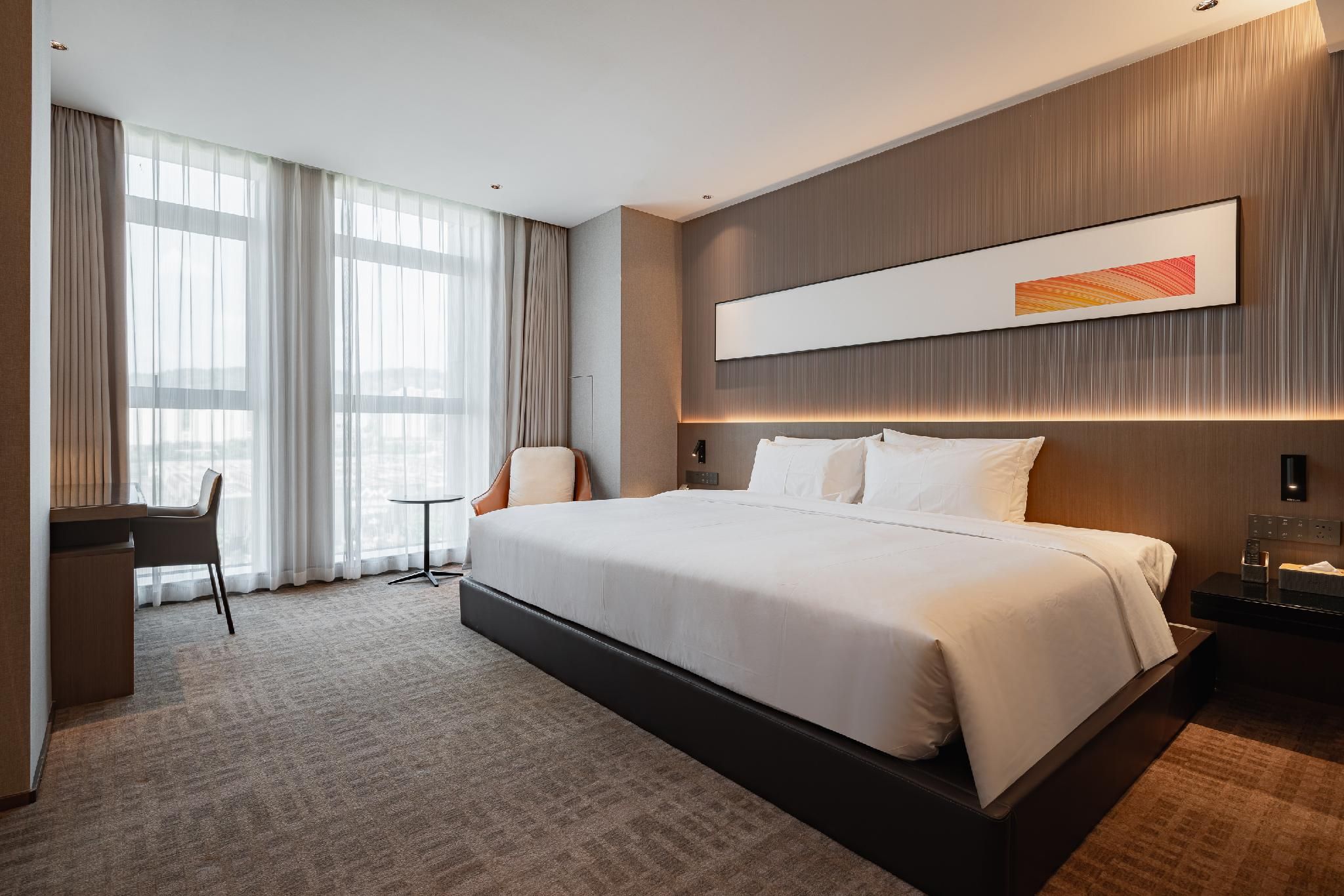 Room with 1 King Bed