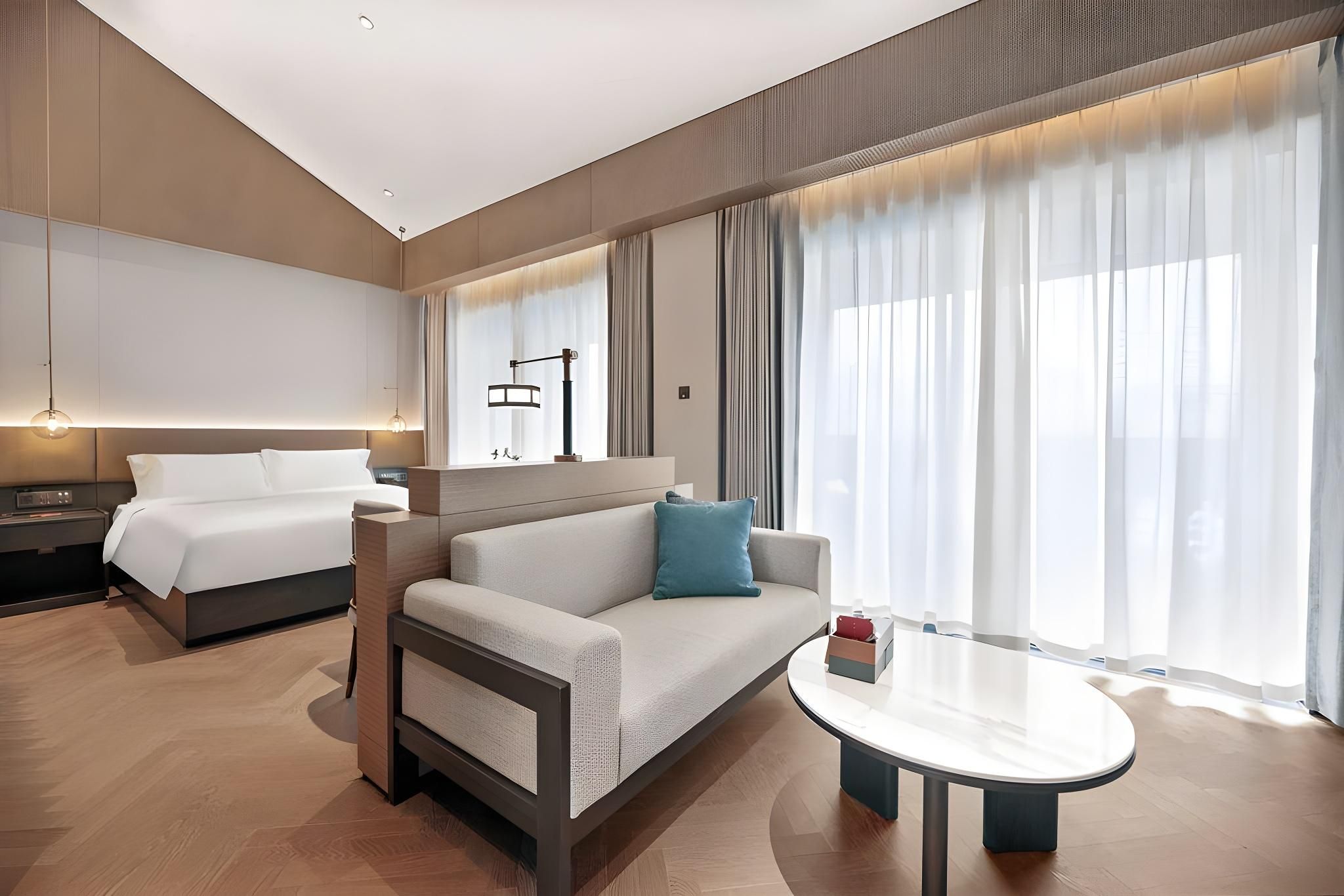 Deluxe King Room with Balcony