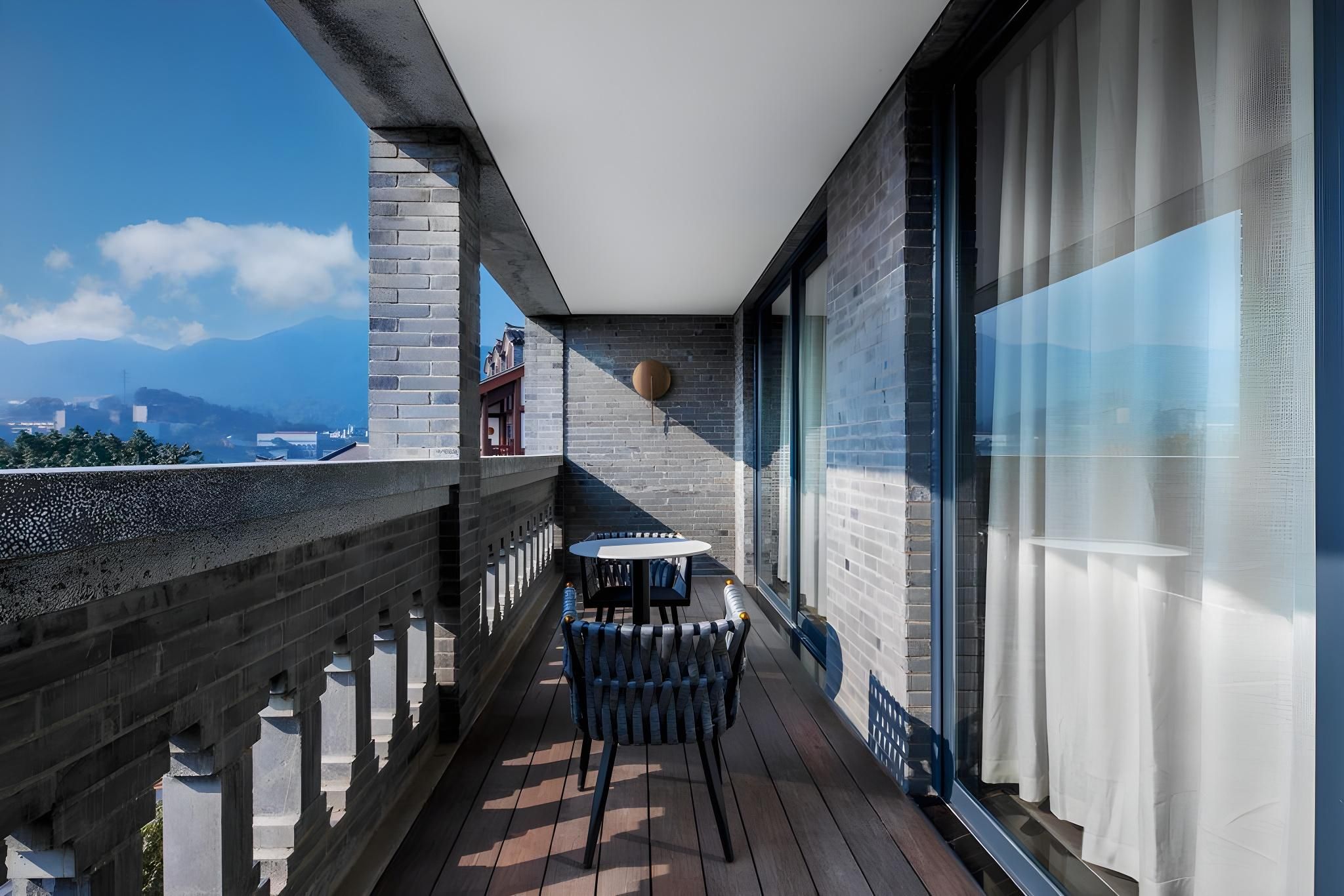 Deluxe King Room with Balcony