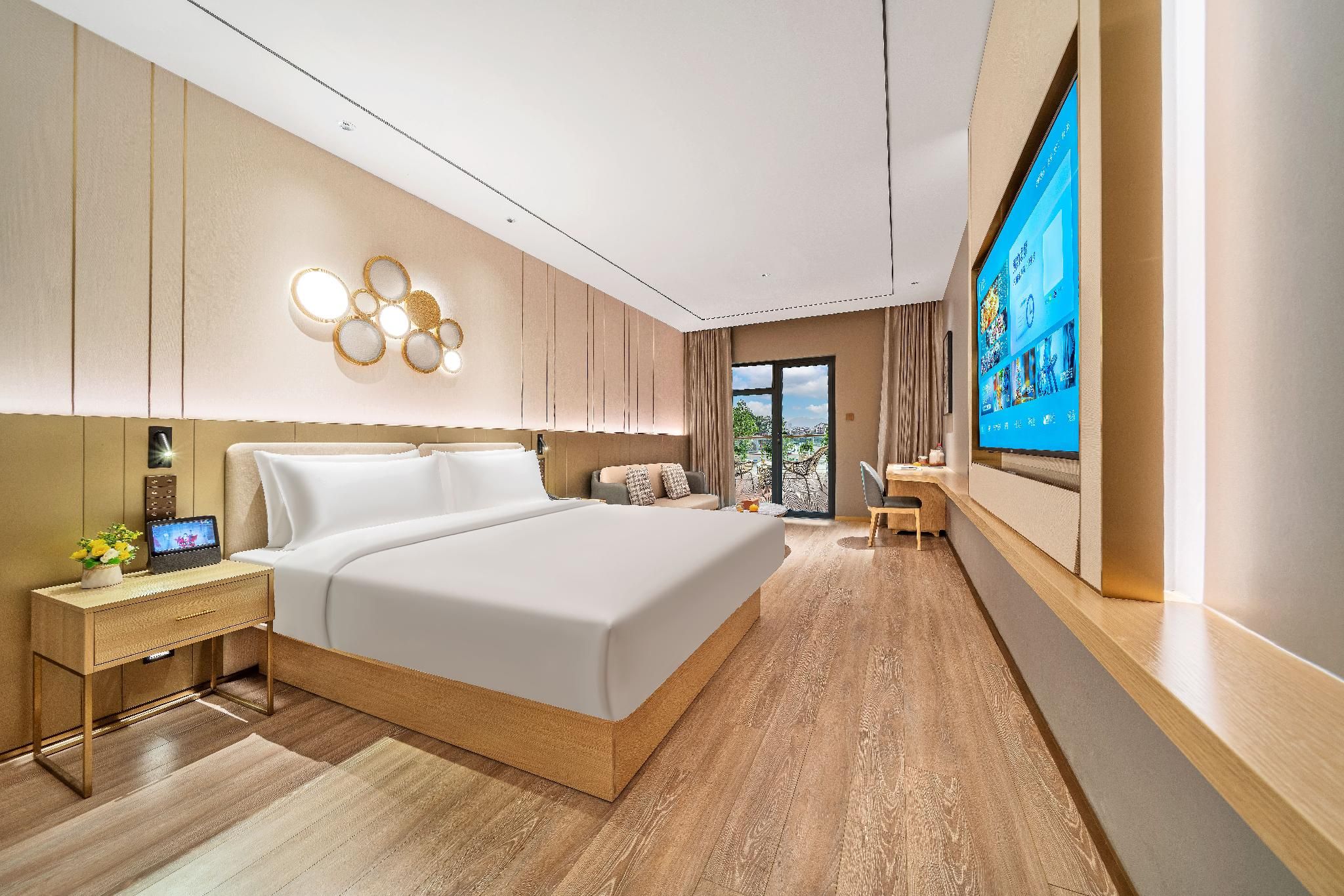Balcony Queen Room with Scenic View