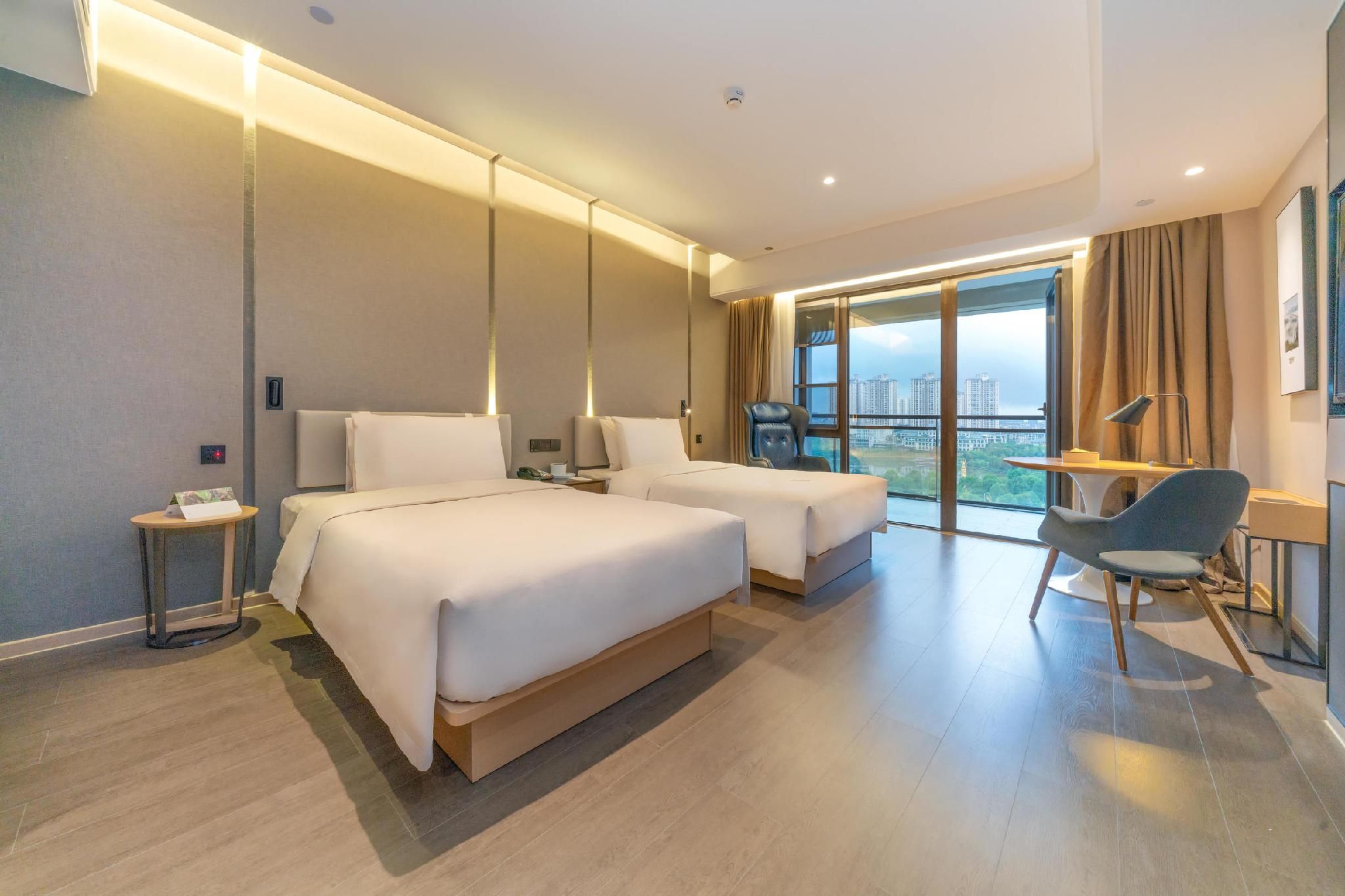 Superior Twin Room with Lake View
