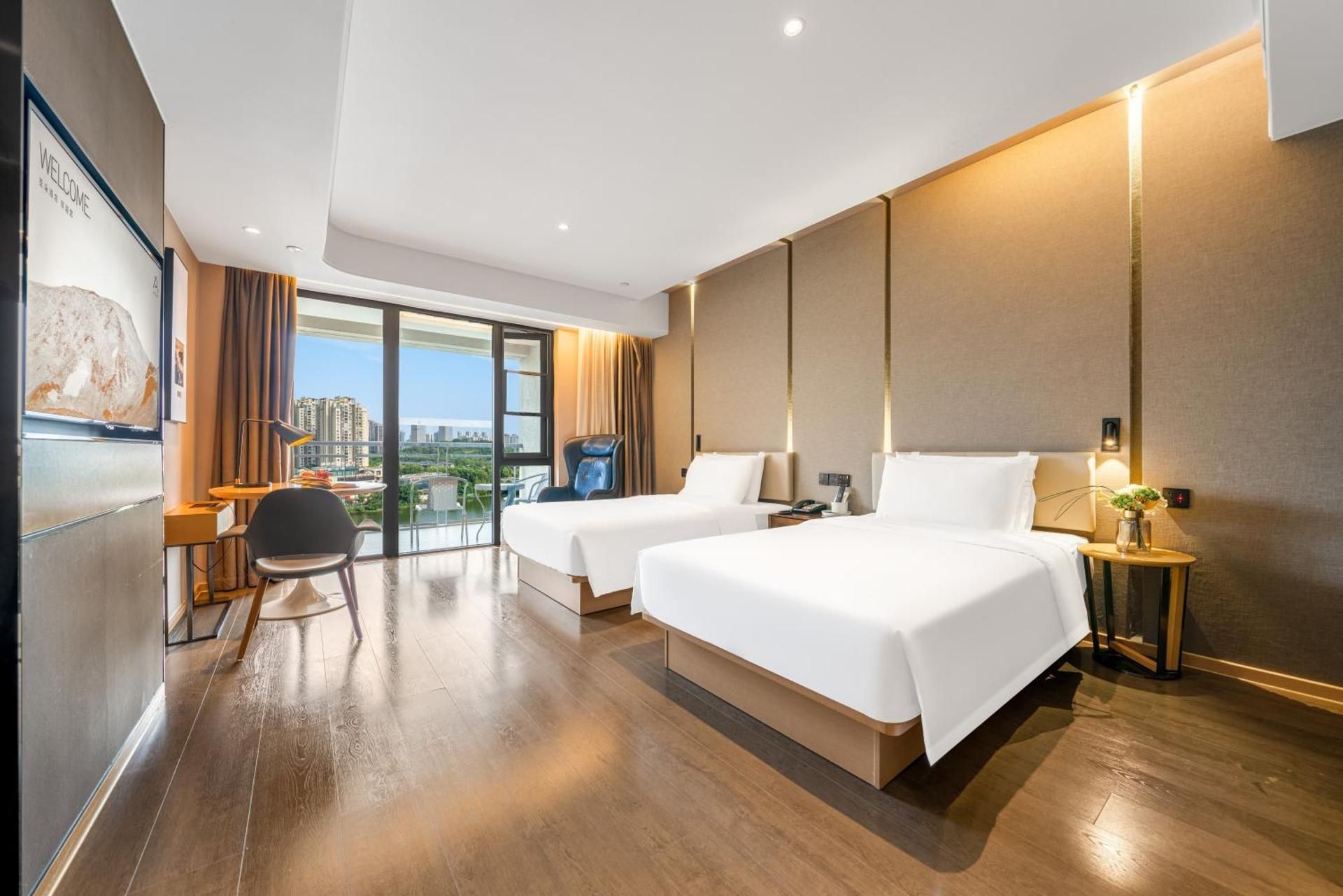 Superior Twin Room with Lake View