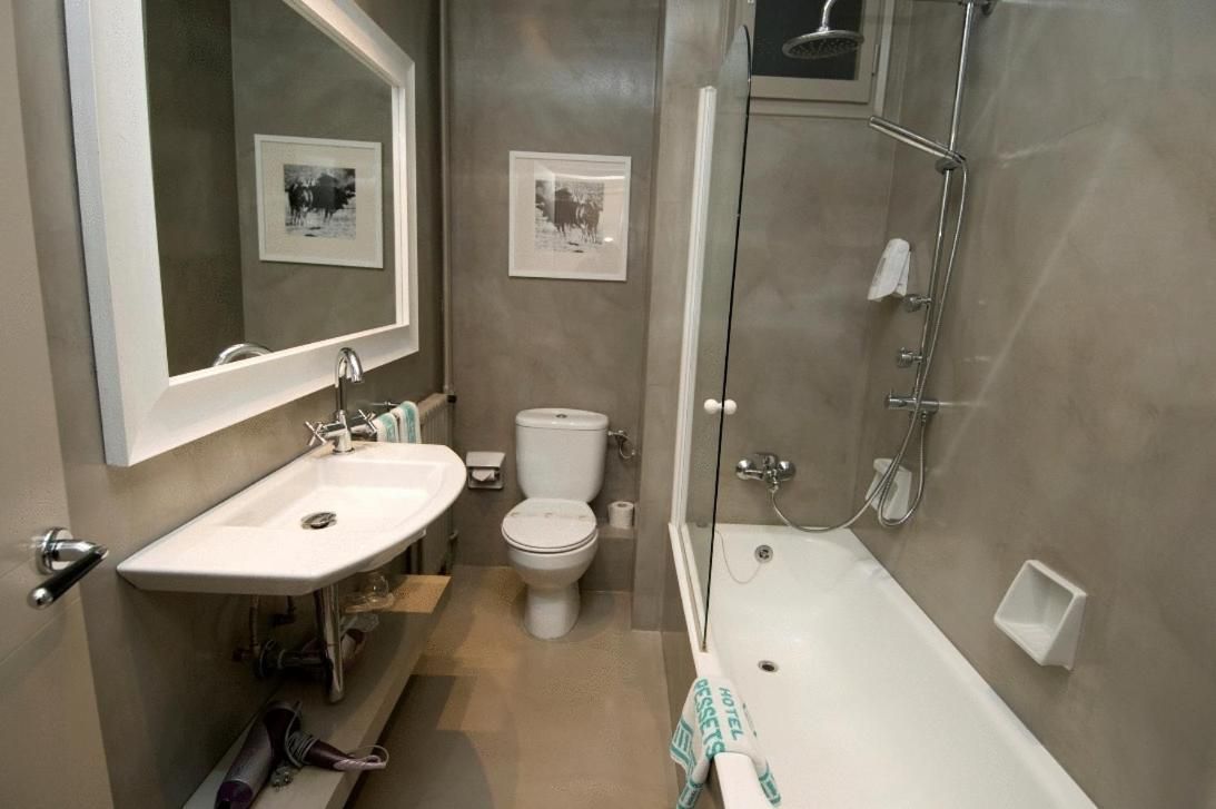 Quadruple Room (2 Adults + 2 Children)