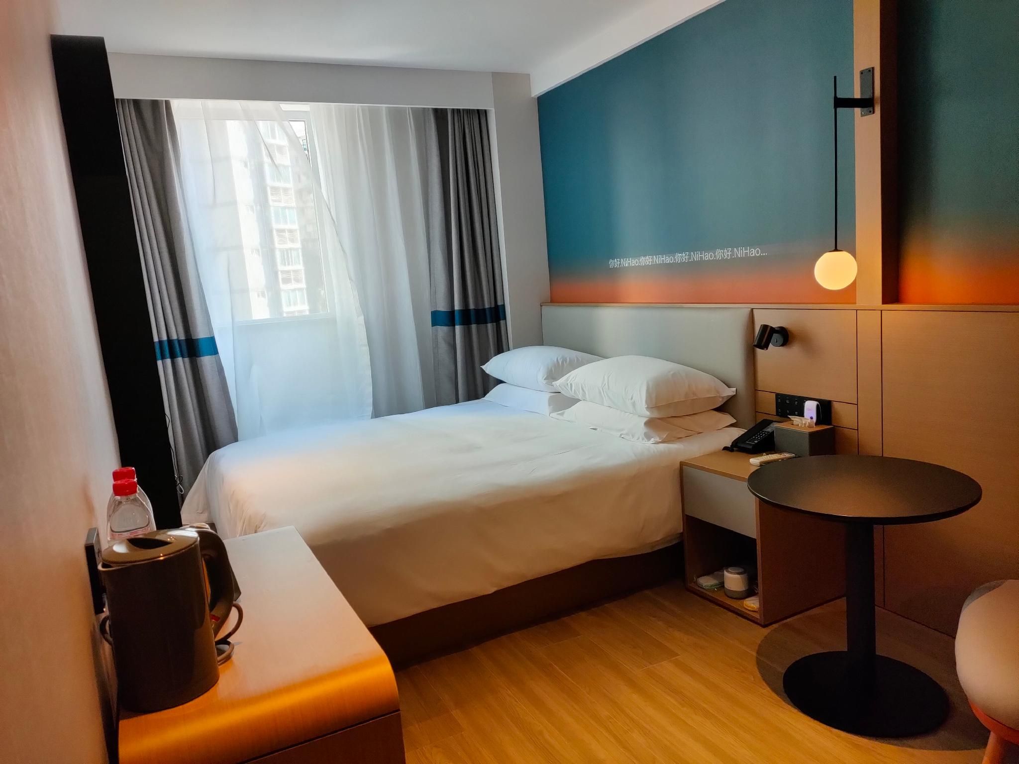 Huazhu - Room With Bed