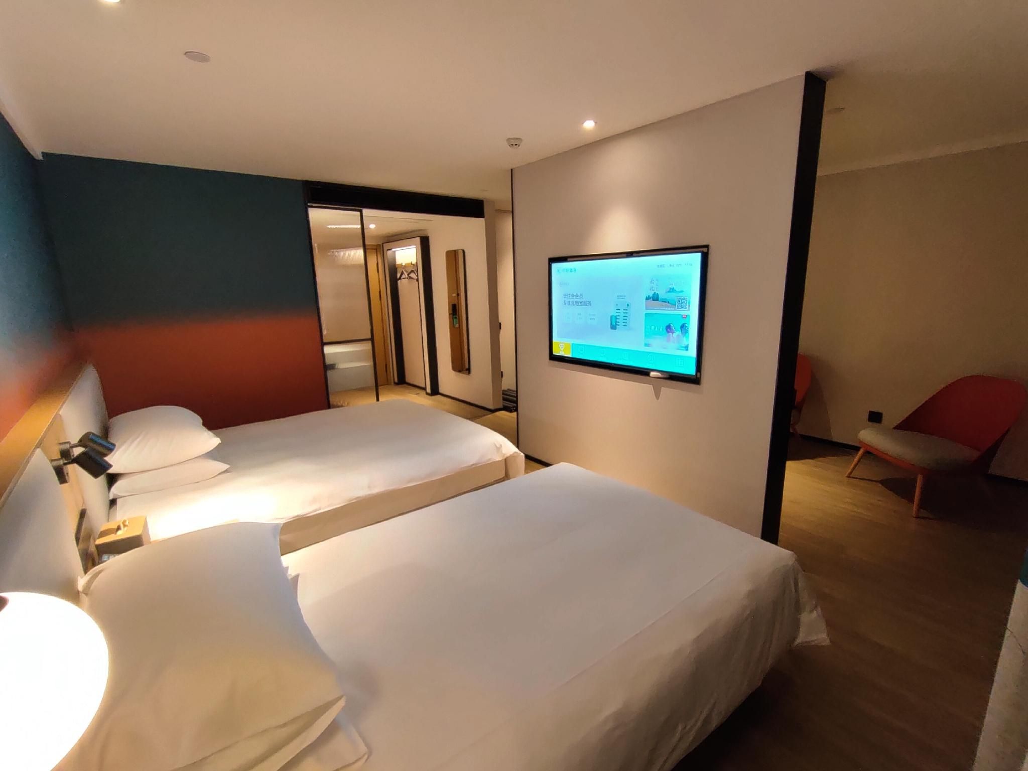 Huazhu - Family Room