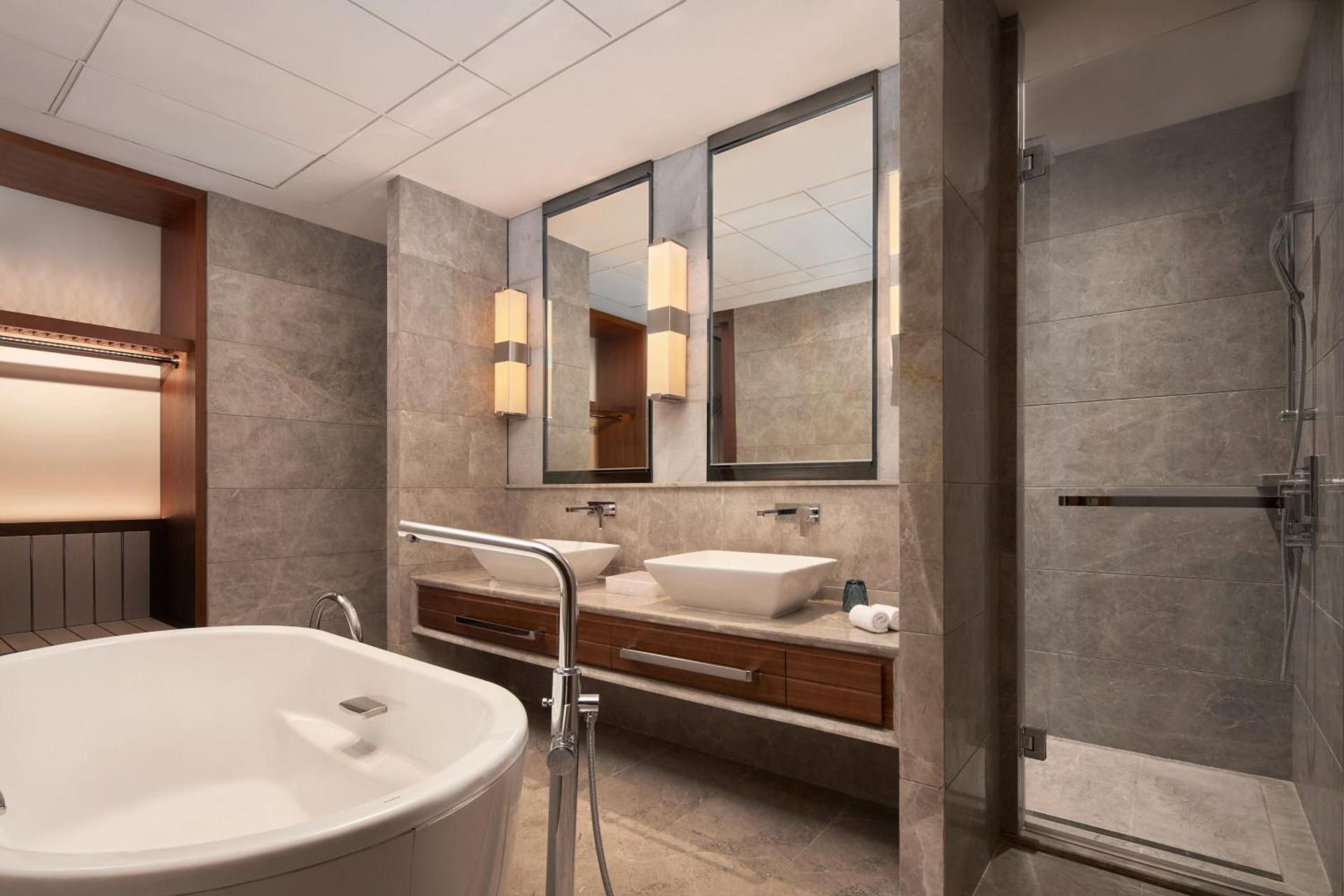 One-Bedroom King Apartment with Executive Lounge Access