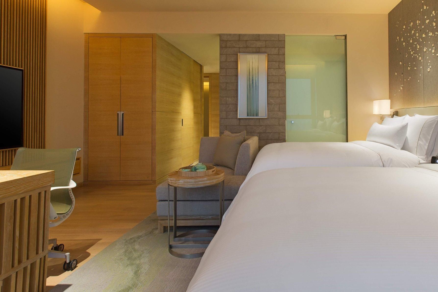 The Westin Chongqing Liberation Square Guest room, 2 Twin, Skyline view 2