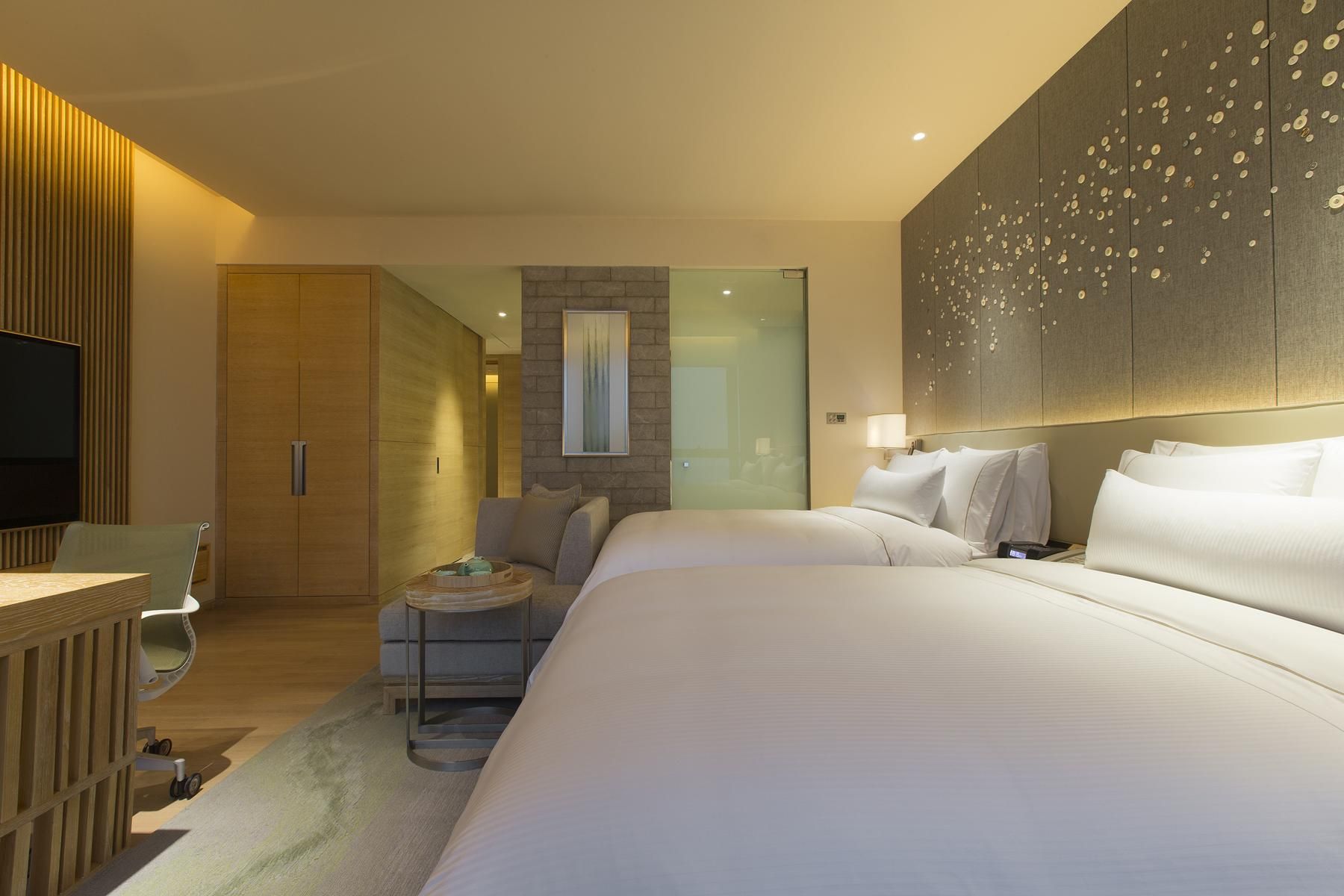 Executive lounge access, Guest room, 2 Twin, River view
