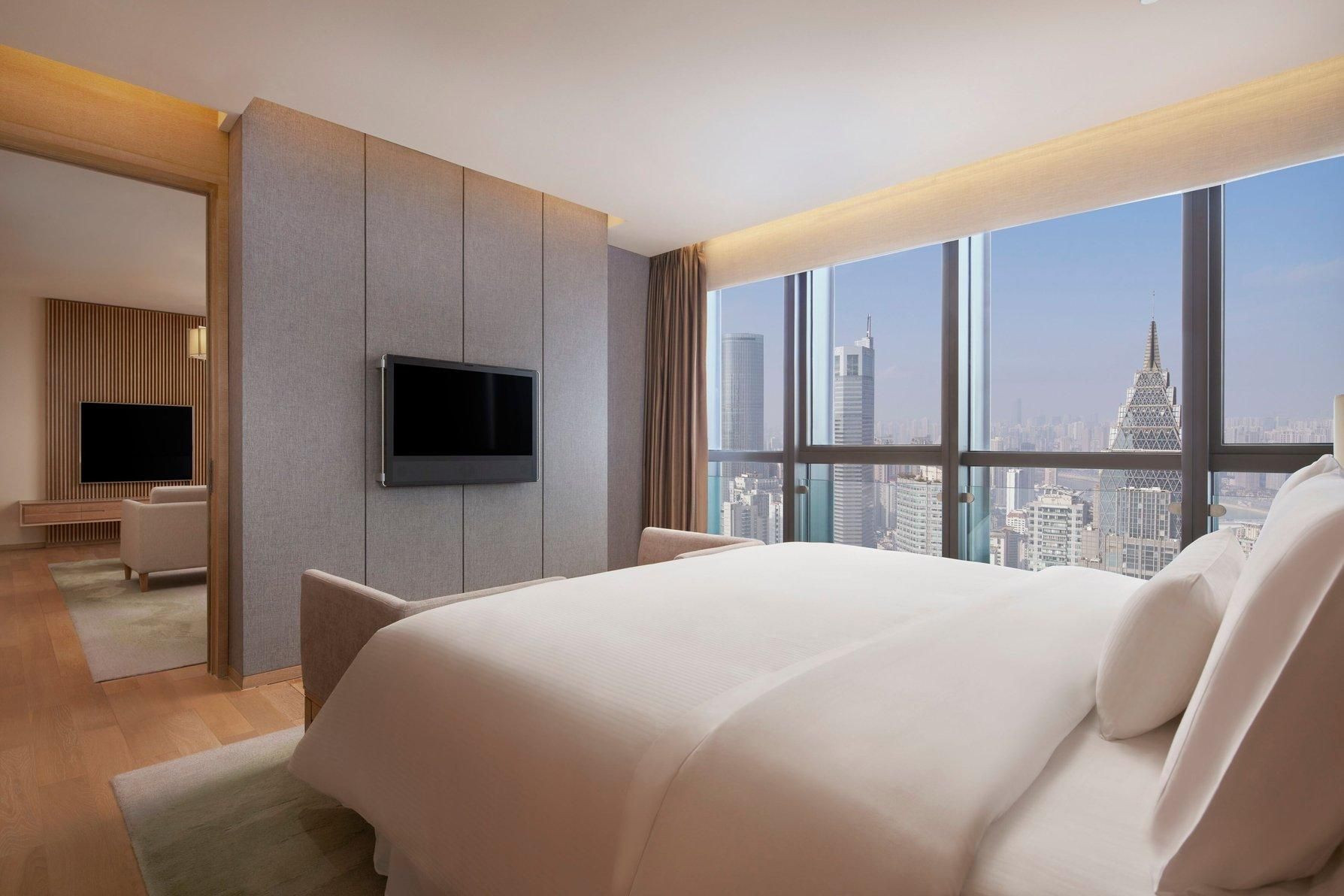 Executive Lounge Access, 1 Bedroom Suite, 1 King, Skyline View
