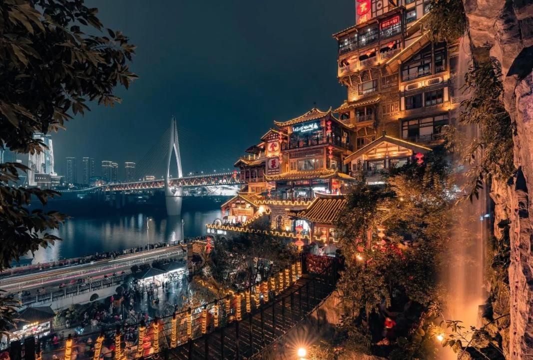 Walling Hotel - Chongqing Hongyadong Binjiang Road