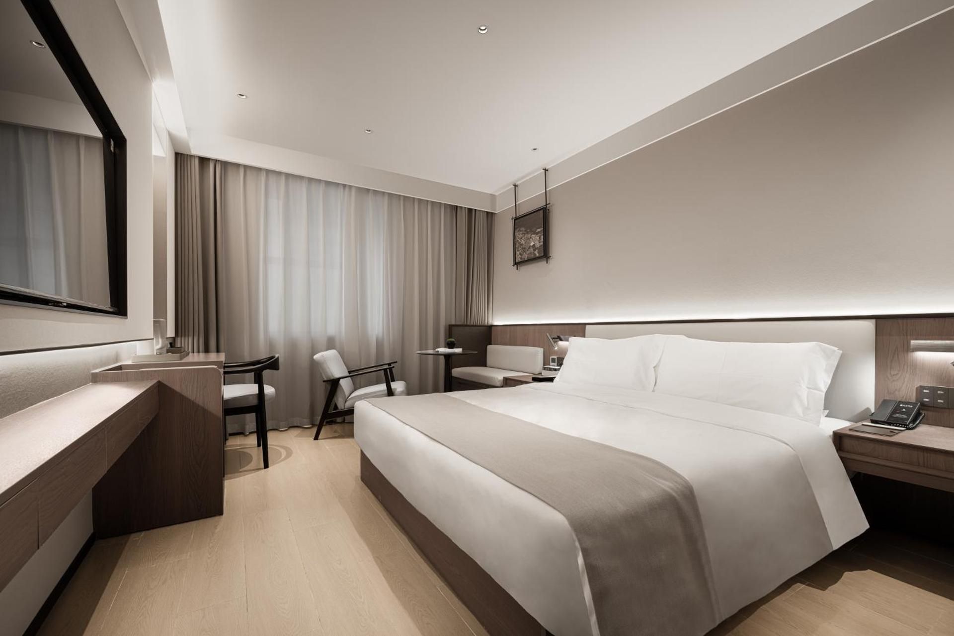 Deluxe Queen Room