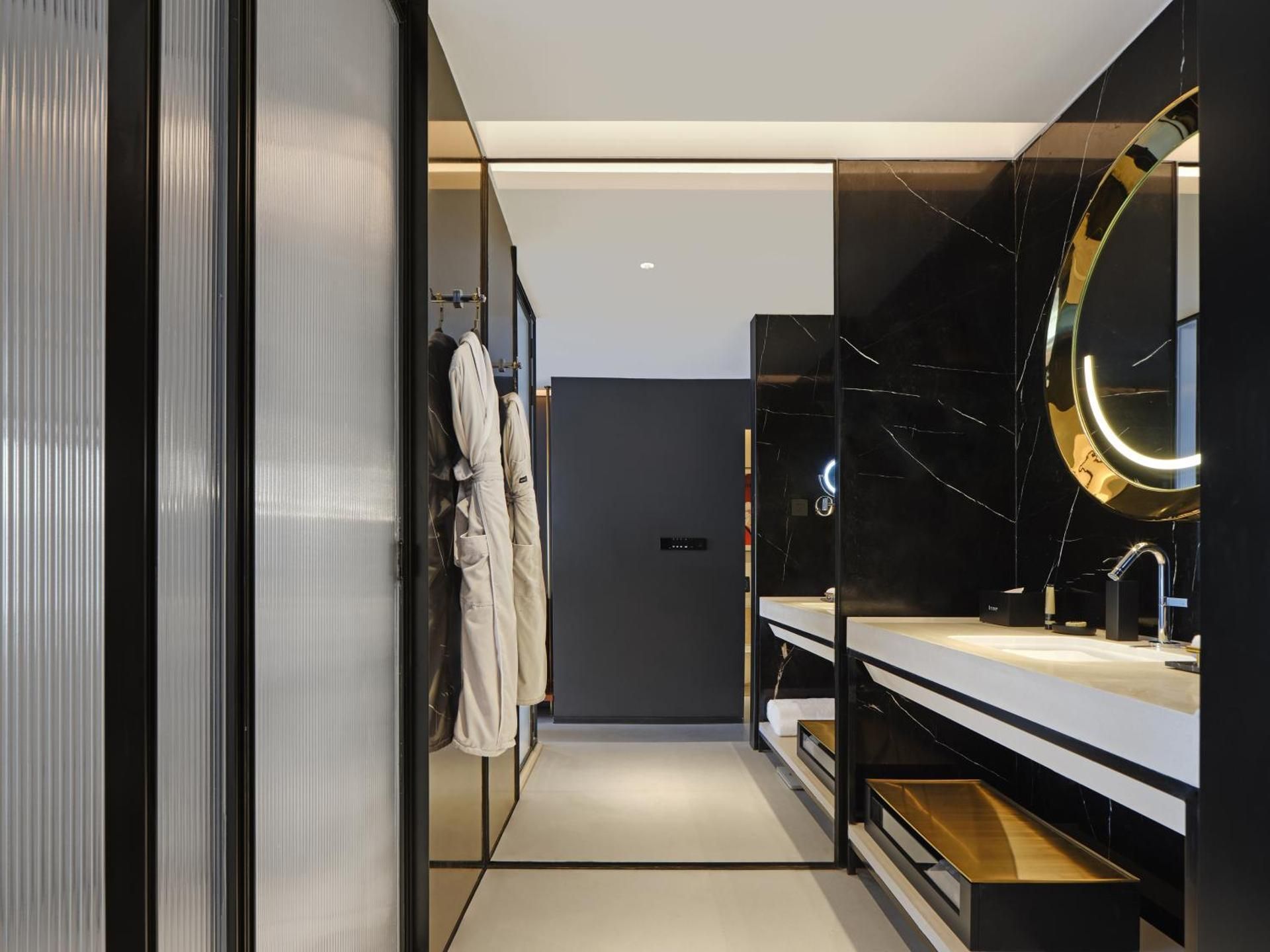 River View King Room - Oversized Bathtub