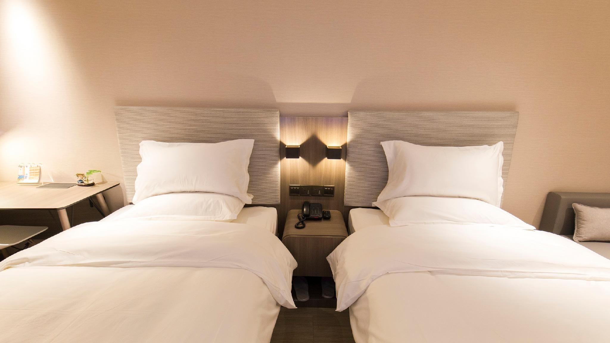 Hanting Hotel Chongqing Lianglukou Children's Hospital Twin Bed Room 3