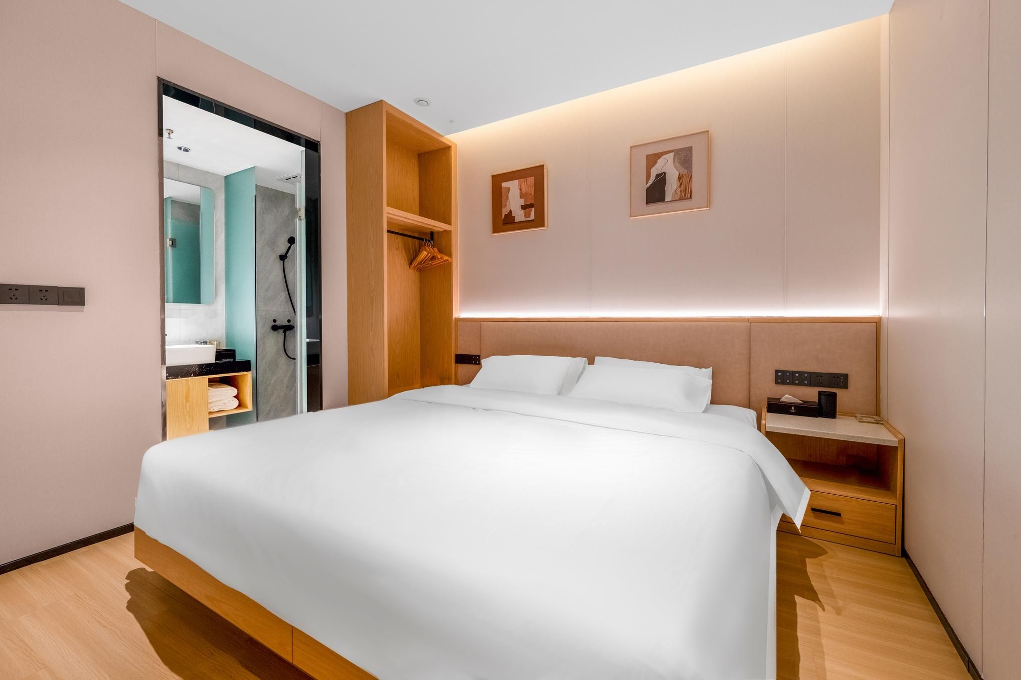 Comfort King Room