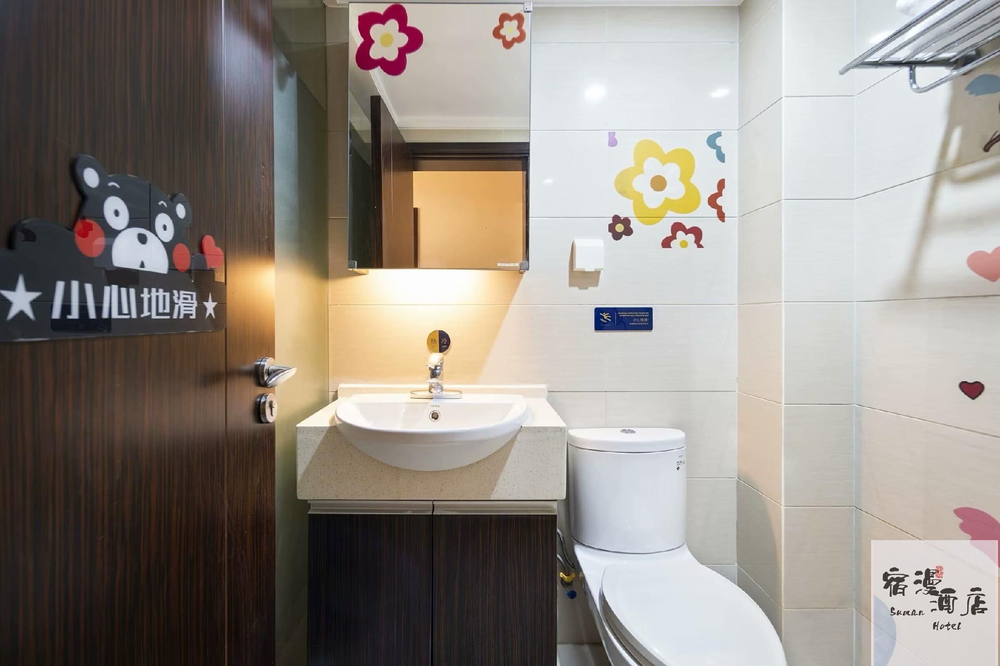 Deluxe Queen with Daybed