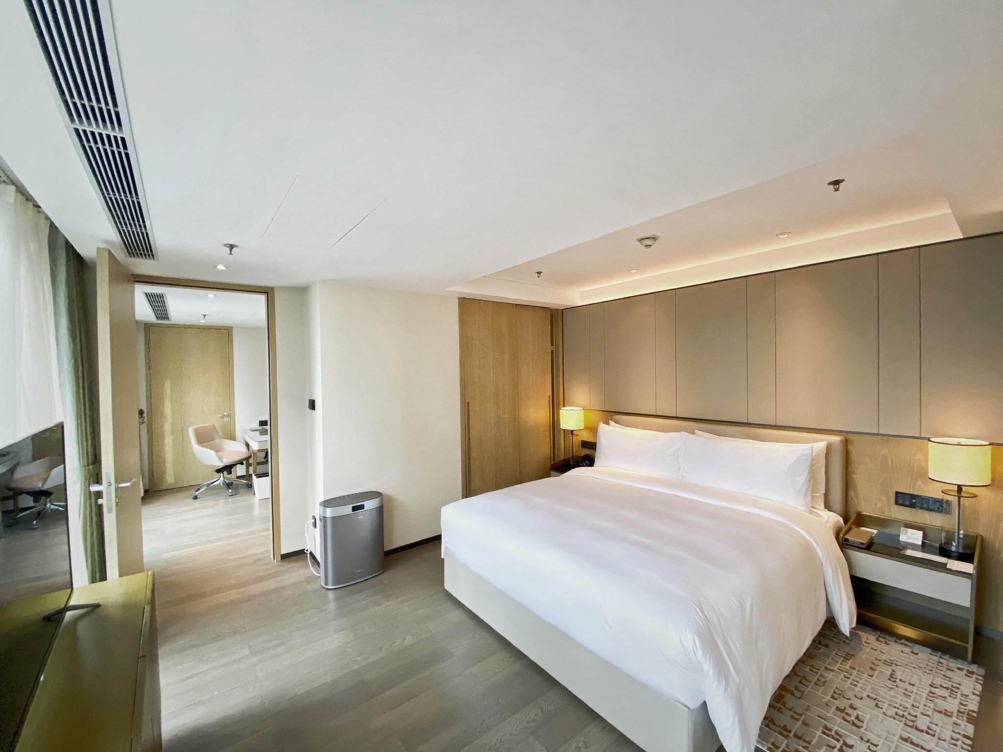 2 Bedroom Apartment, Guest room, Bedroom 1: 1 King, Bedroom 2: 1 Queen, City view