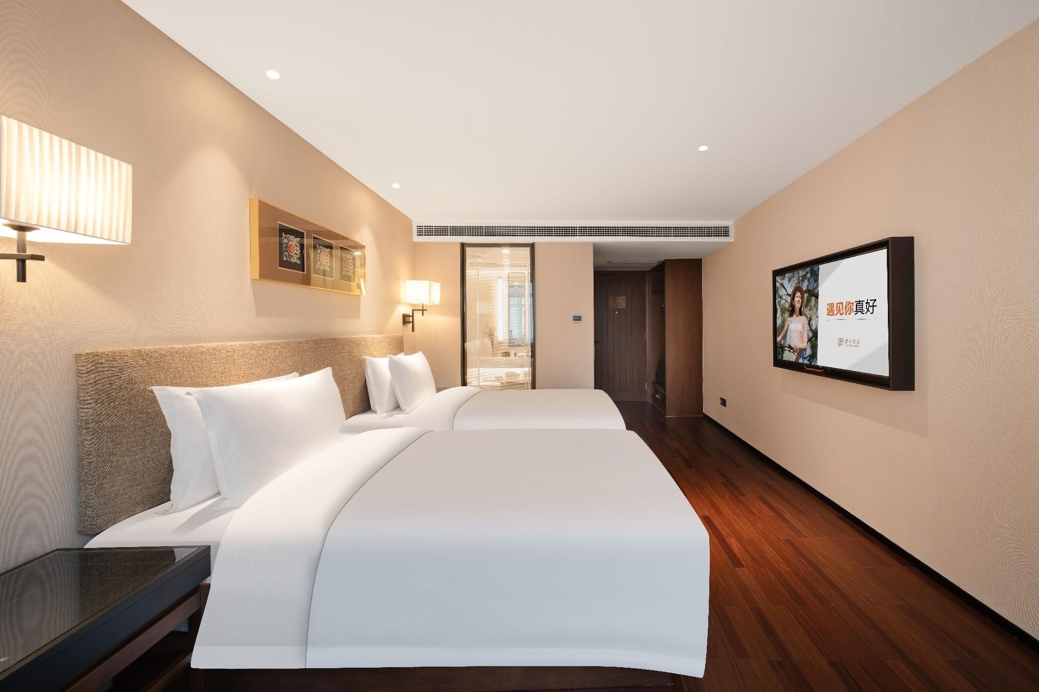 Four Seasons Twin Bed Room with View