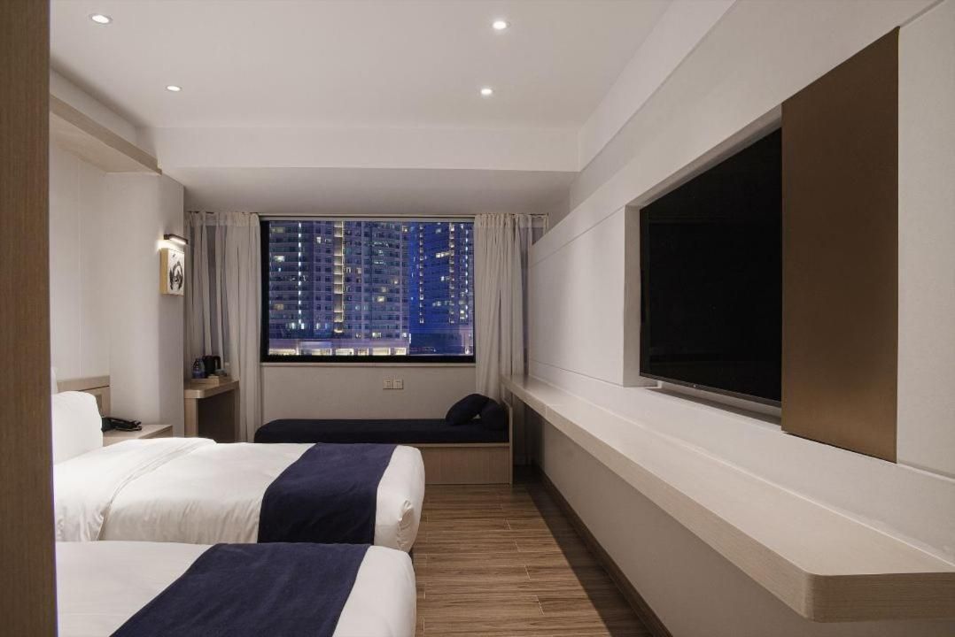 City View Studio - Twin Beds