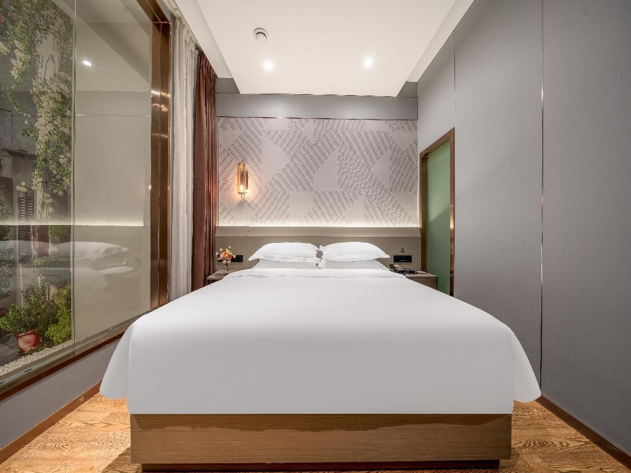 Comfort Room with Single Bed