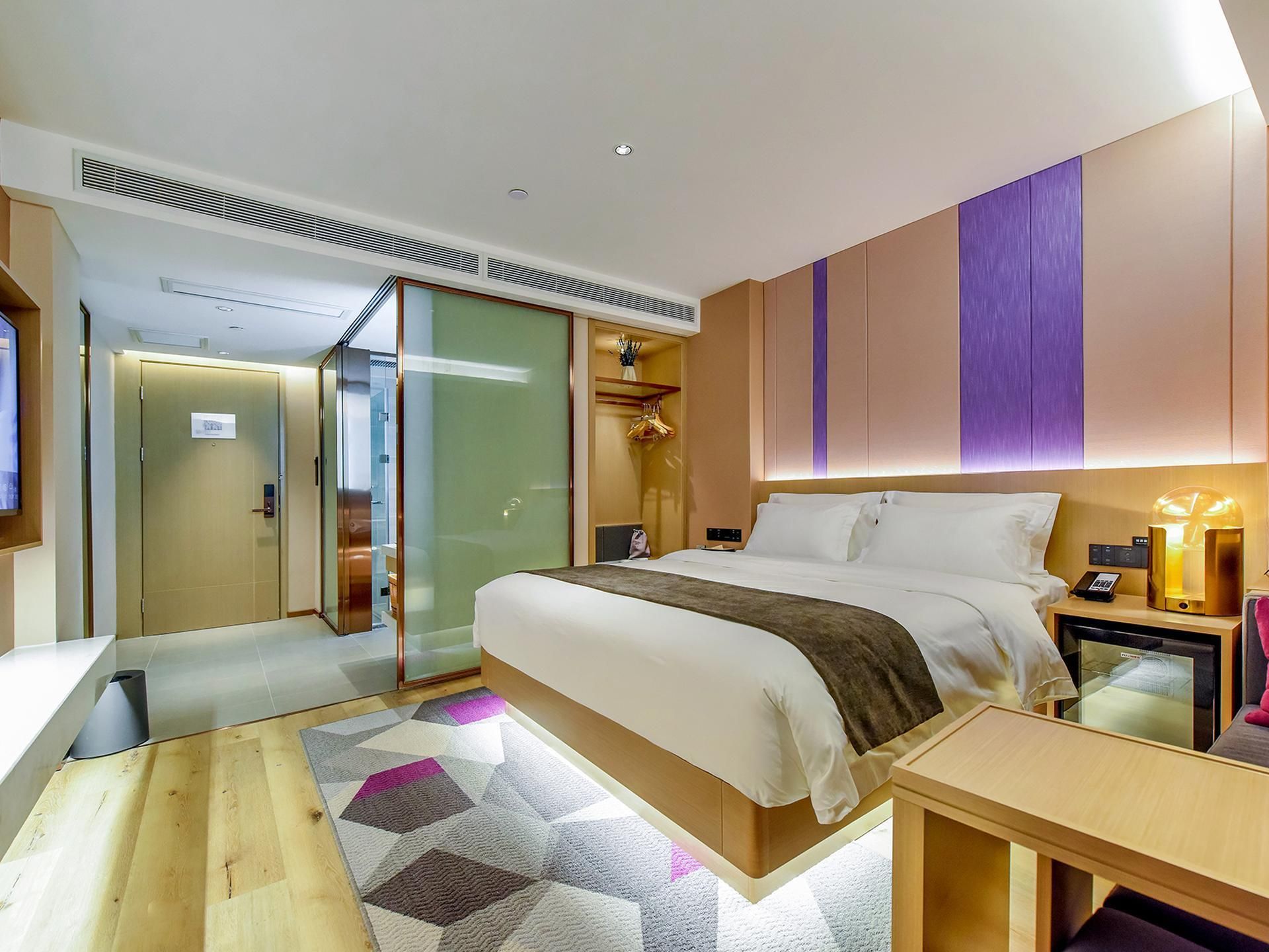 Queen Room with View