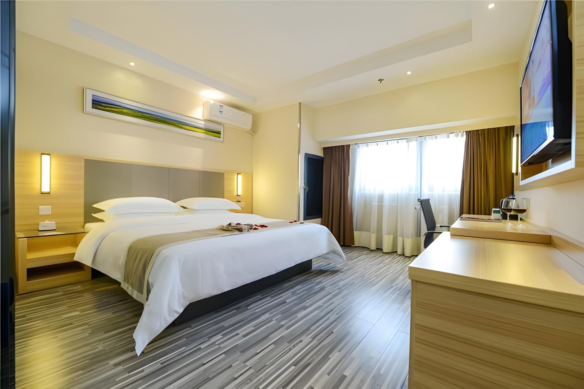 Business Queen Room