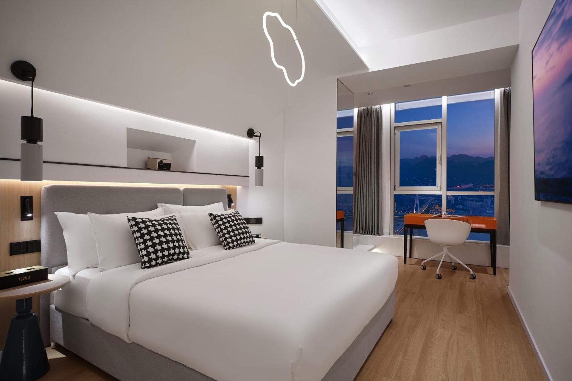Manhattan River View King Room
