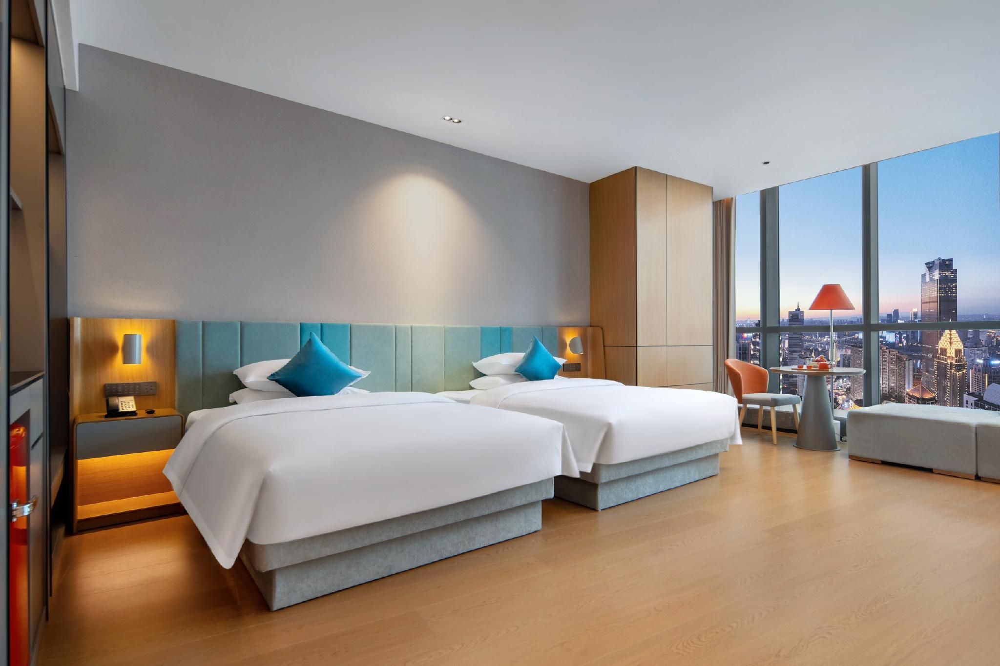 Deluxe Skyline River View Twin Room