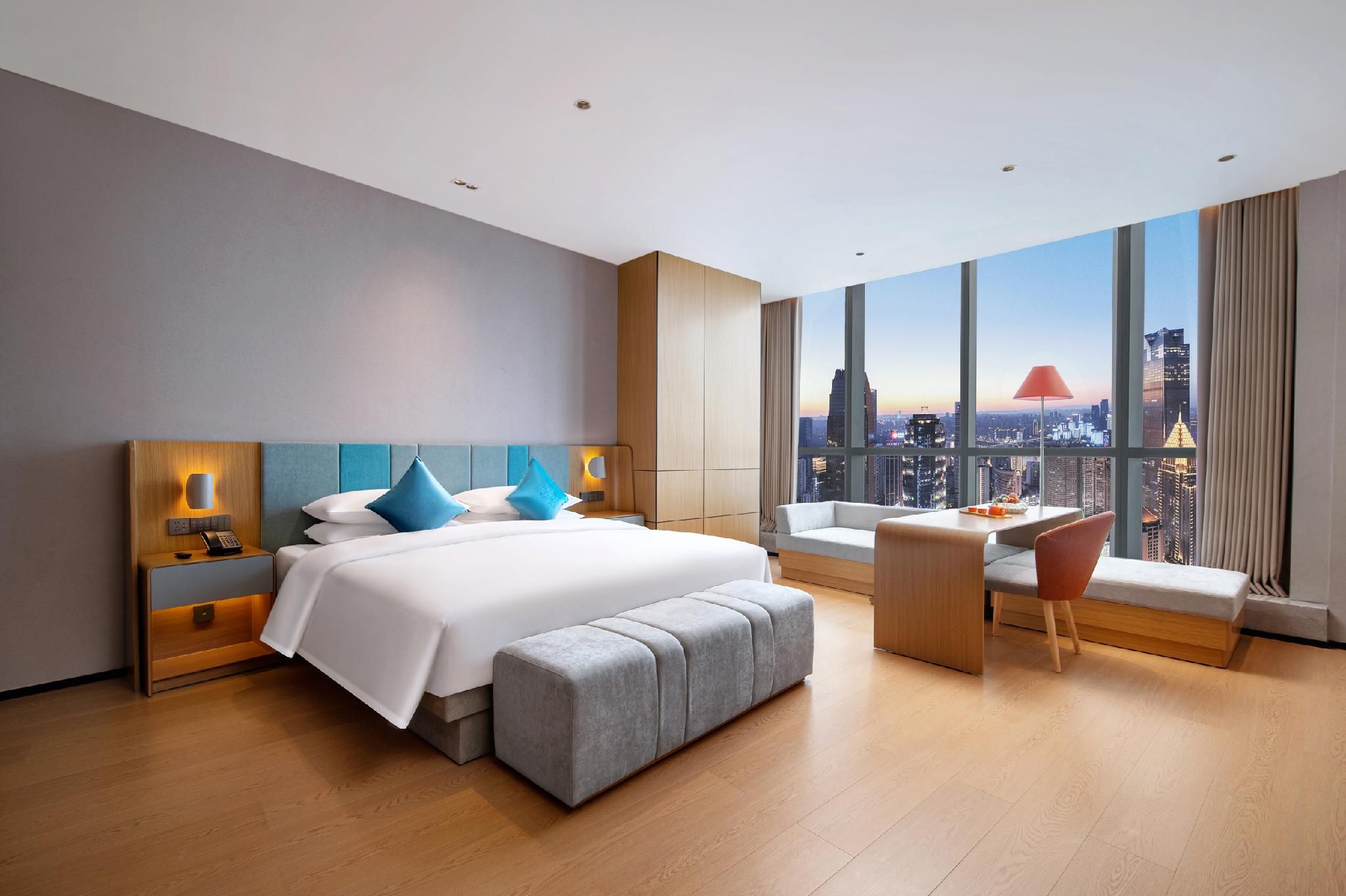 Deluxe Skyline River View King Room
