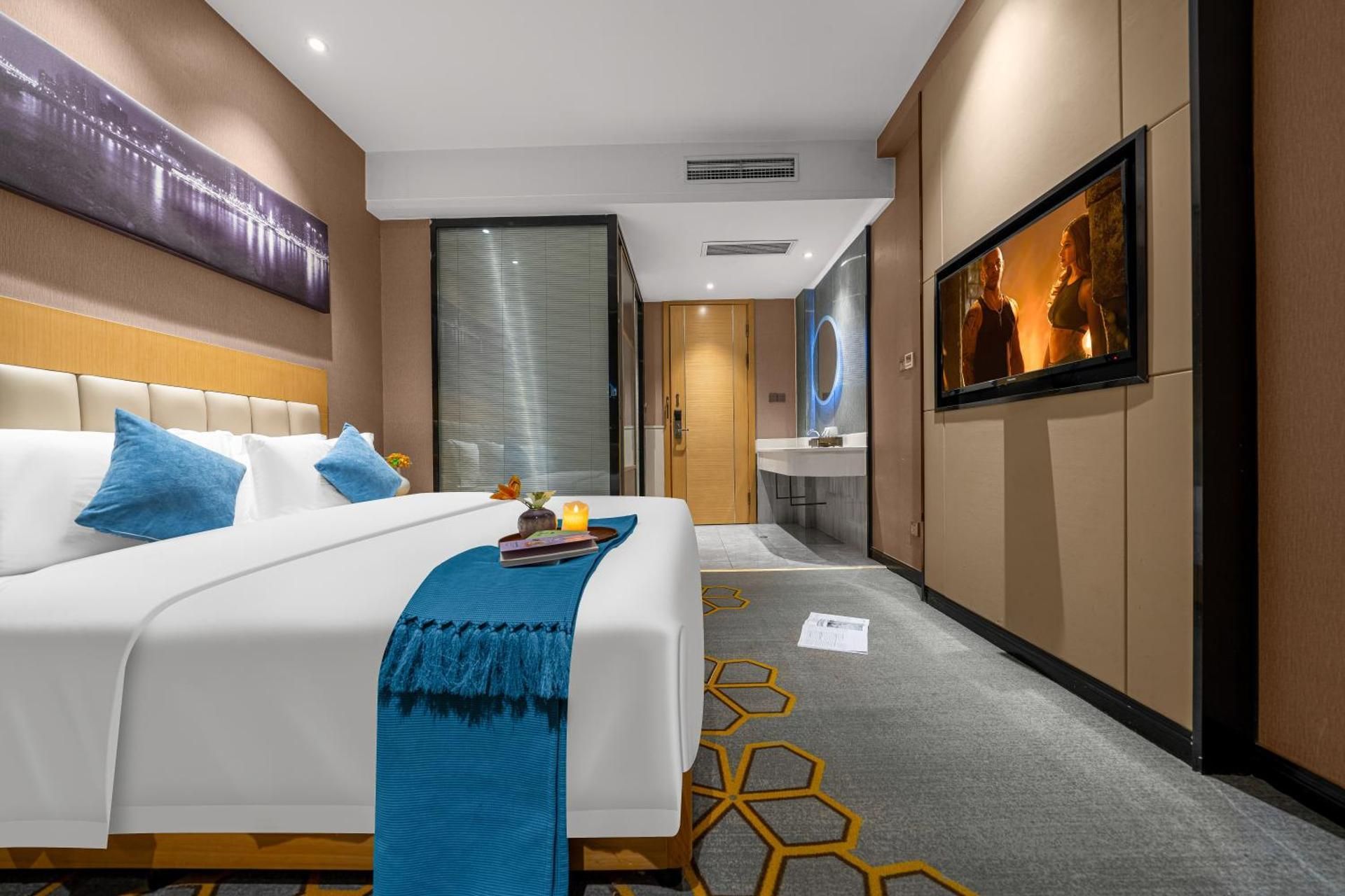 Feature Queen Room