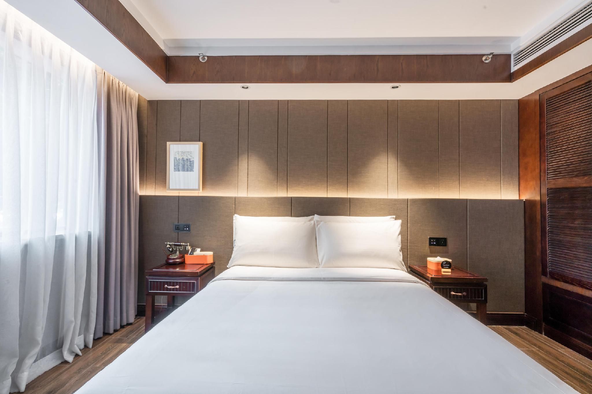 Atour - Elegant Room