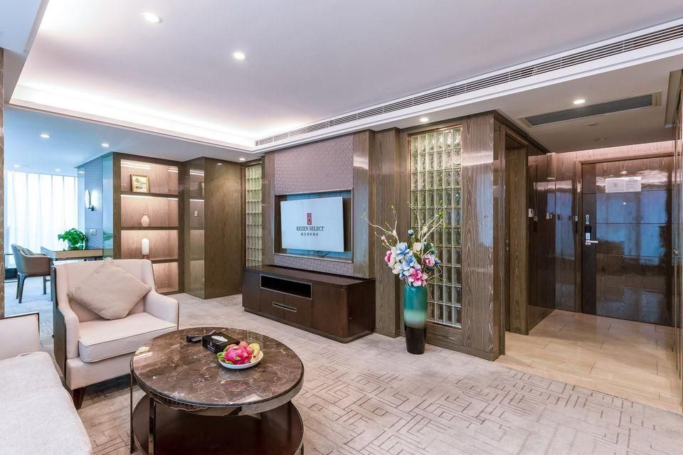 Deluxe Sunshine Suite