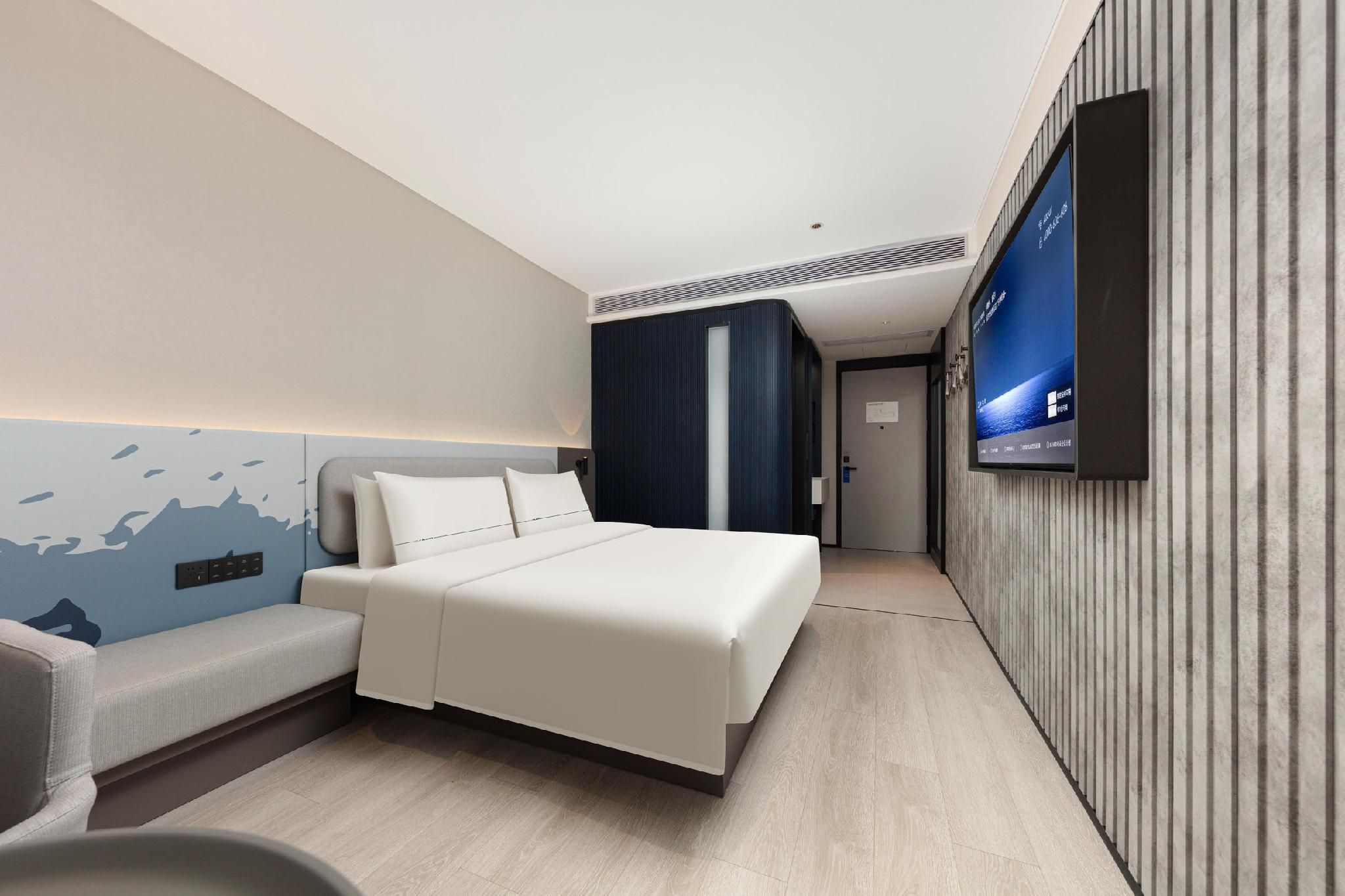 Comfort Queen Room