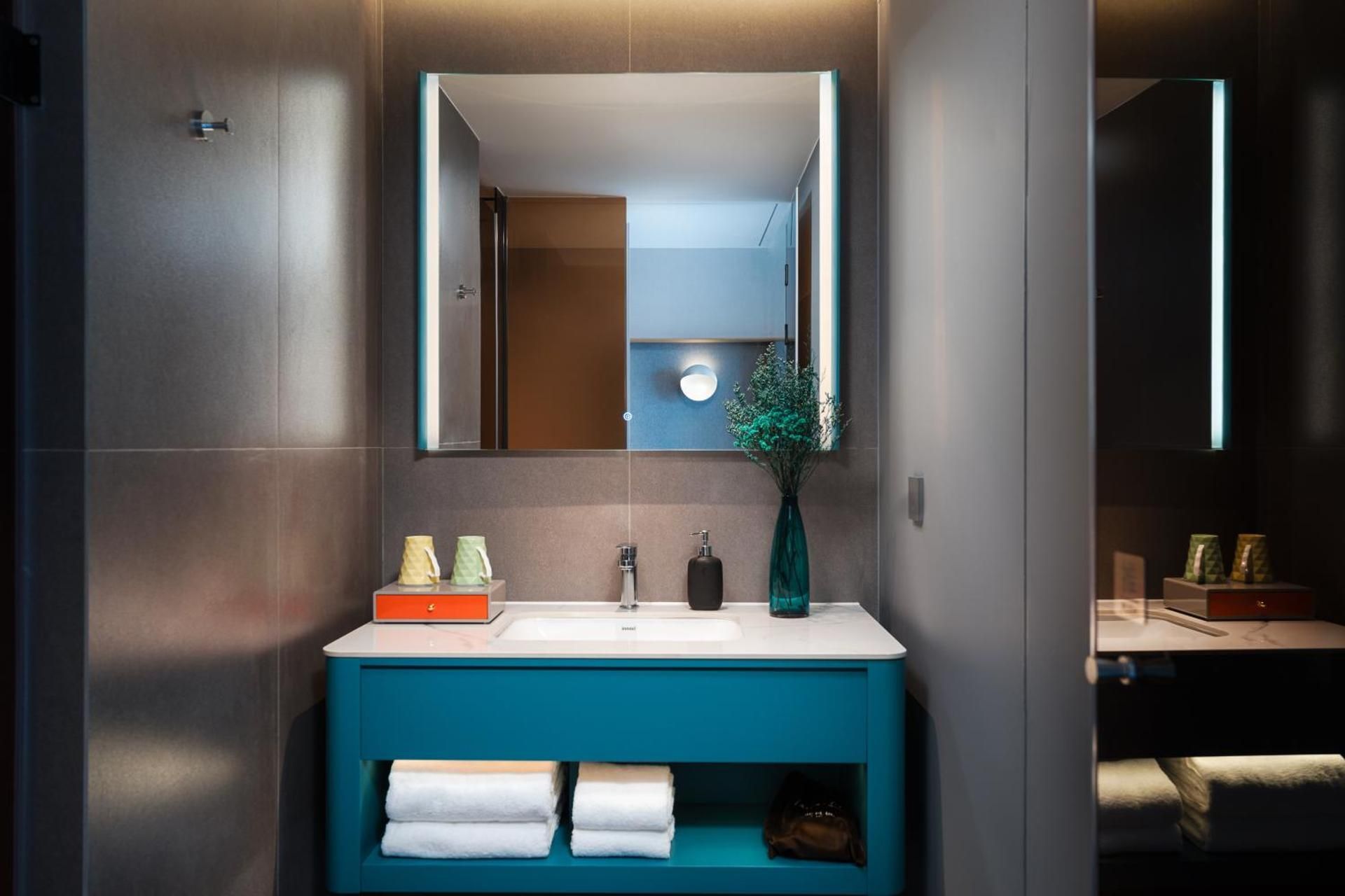 Concept 1 Bed Room with River view