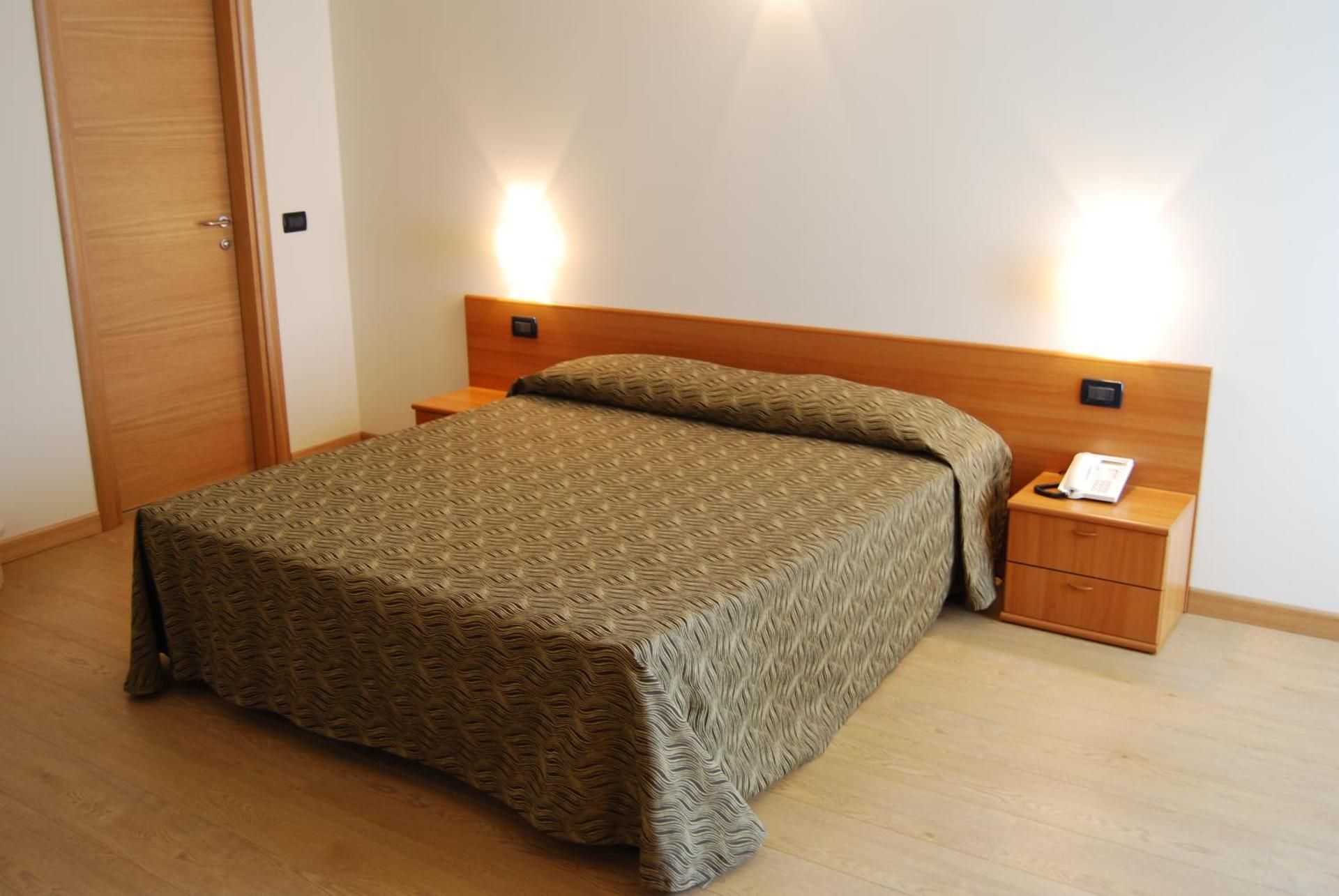 Double Room Single Use with Lake View