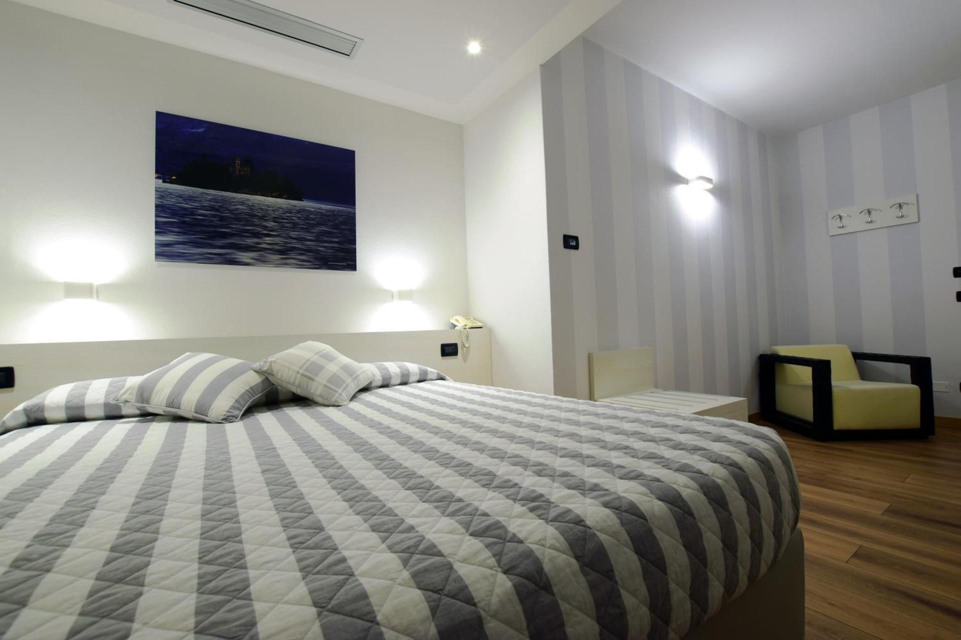 Deluxe Double or Twin Room with Lake View