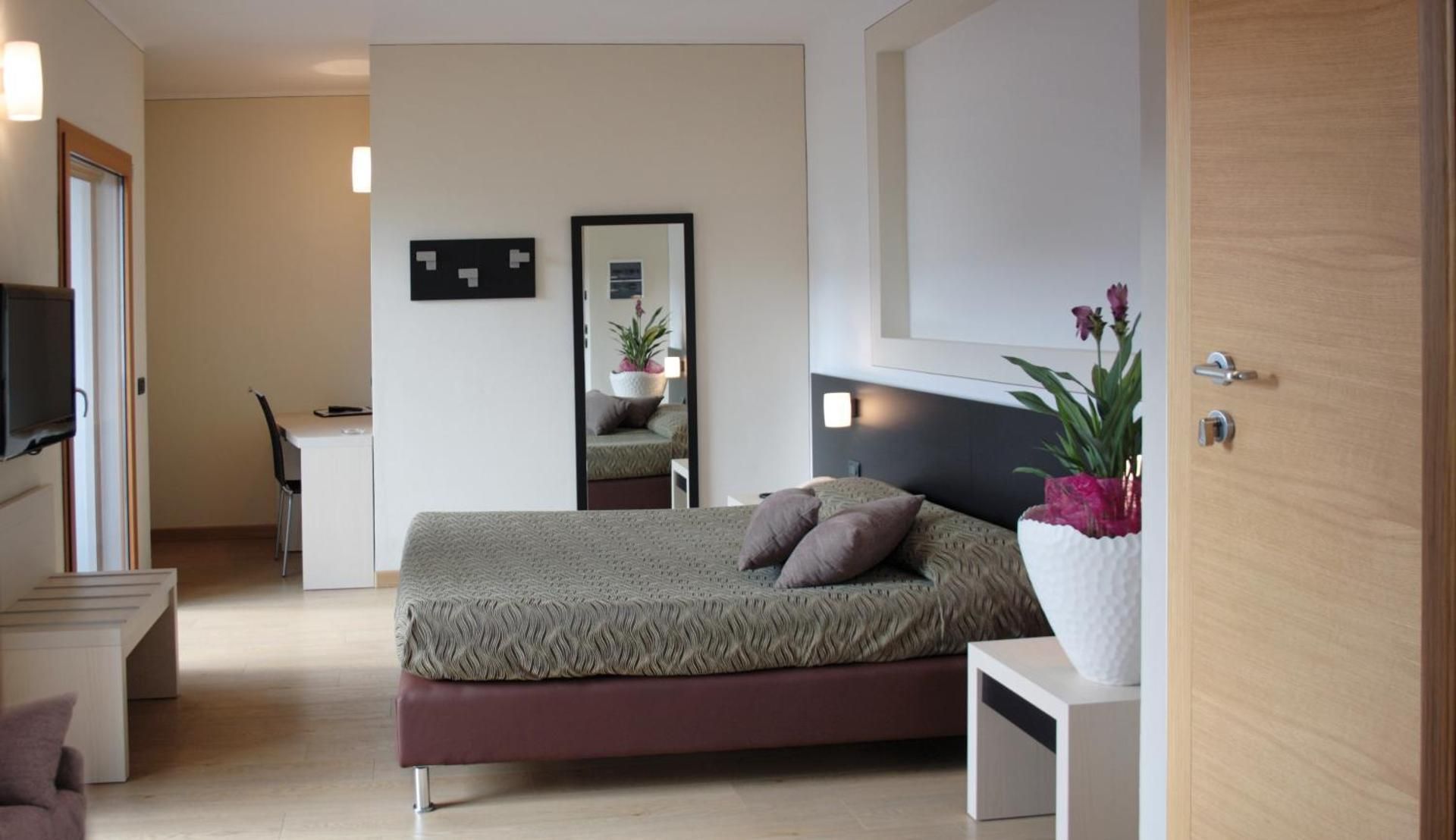 Superior Double Room with Lake View
