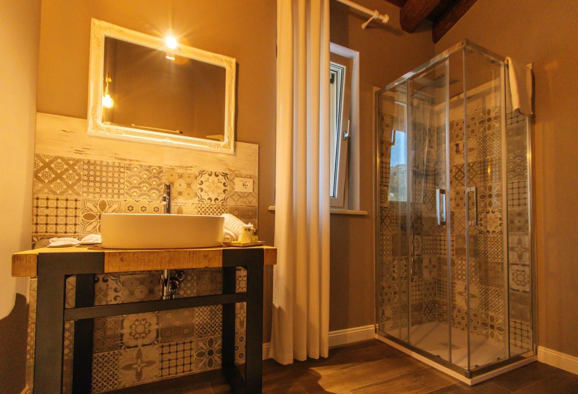 King Room with Spa Bath