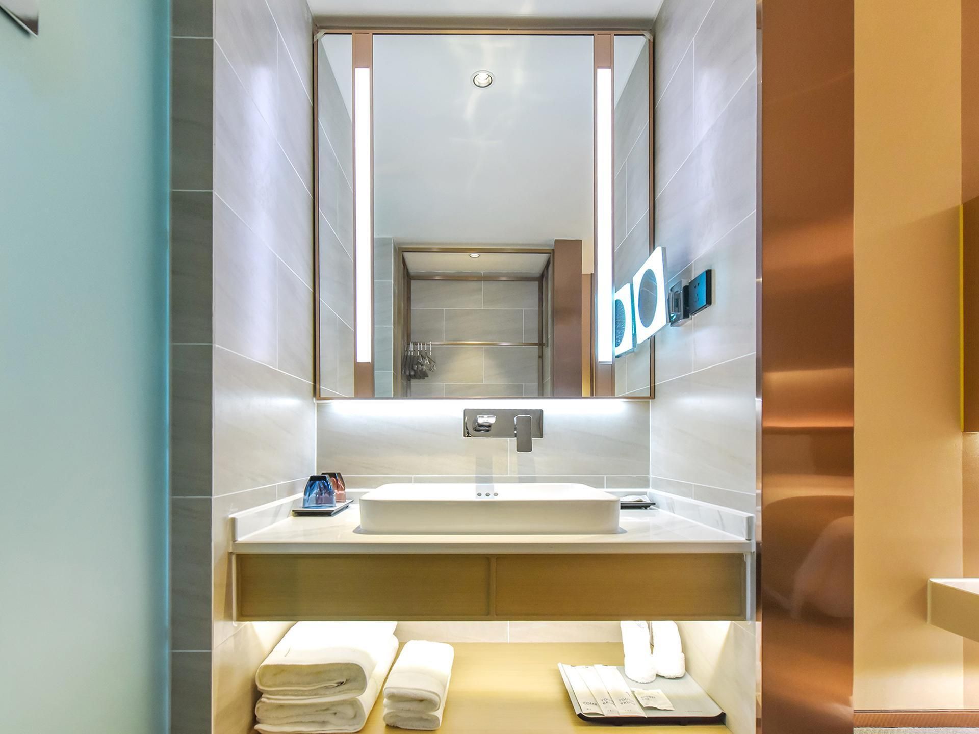 WH - Deluxe Room Twin