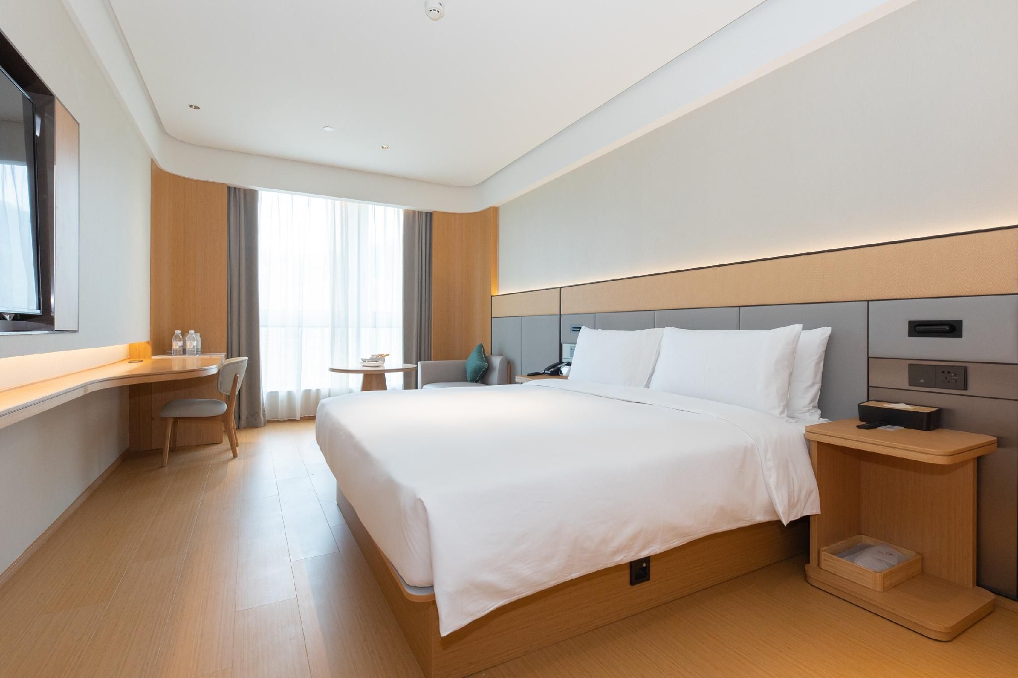 Ji Hotel Chongqing Wanzhou Nanbin Park City Queen Room with Mountain View 2