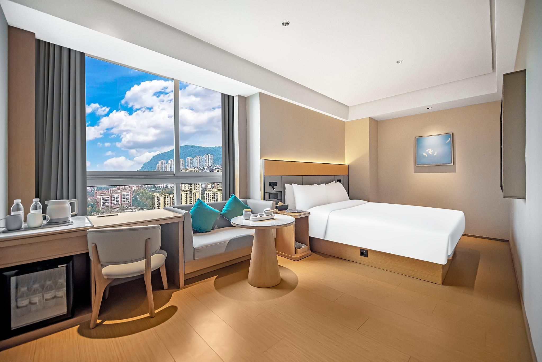 Ji Hotel Chongqing Wanzhou Nanbin Park City Queen Room with Mountain View