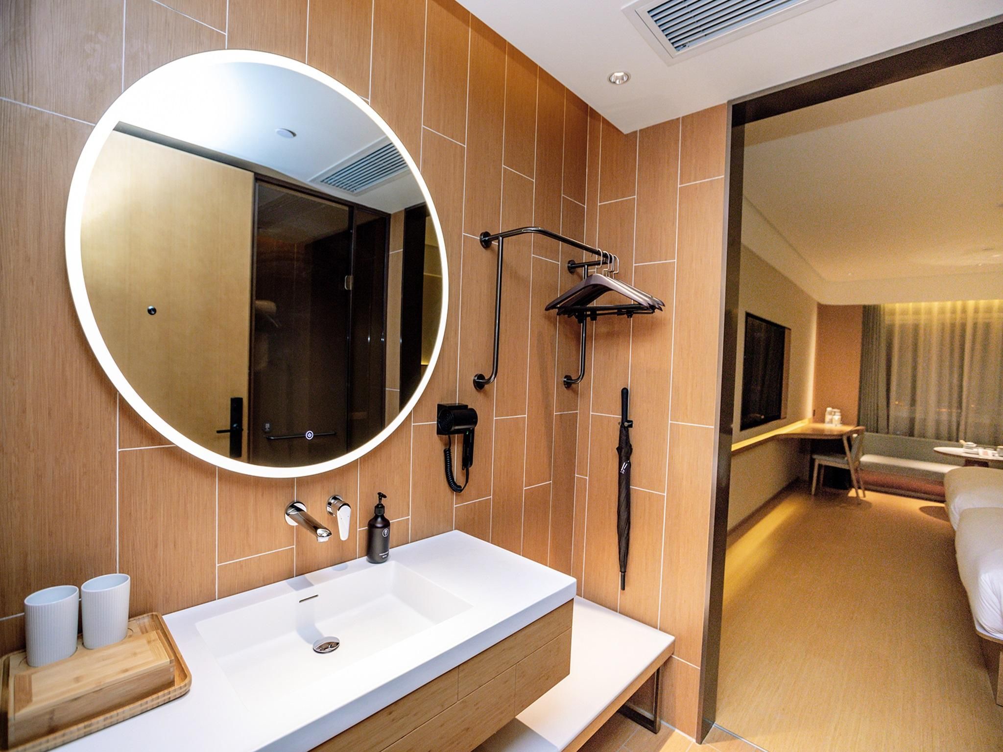 Sea, park, or opera view, Guest room, 2 Twin/Single Bed(s)