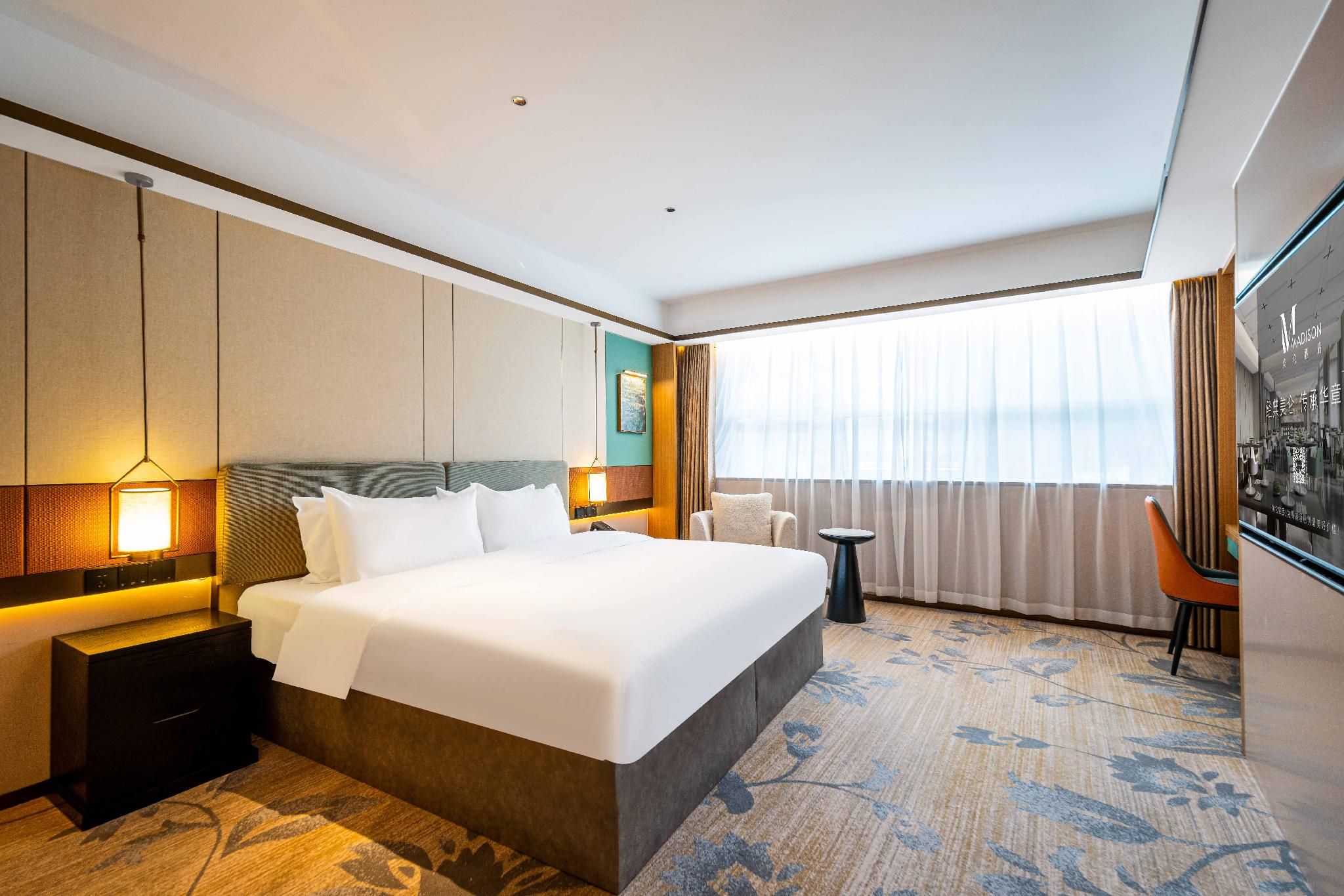 Superior Queen Room with Mountain View