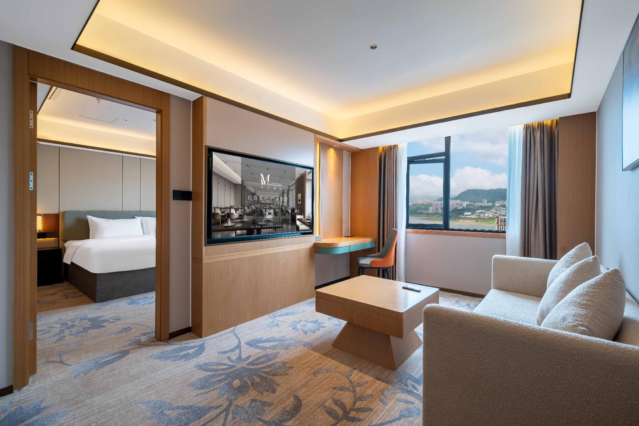Siute with River View