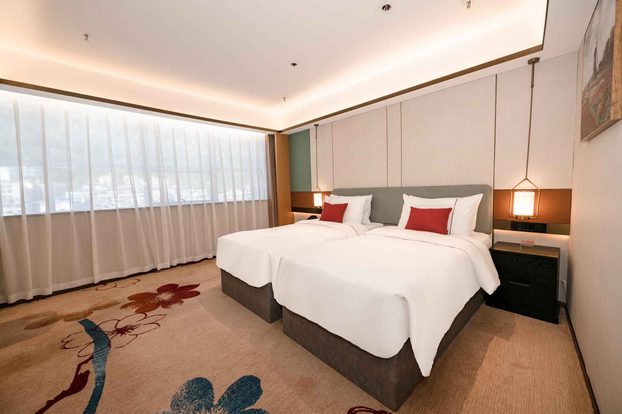 Memory Foam Twin Room with Mountain View