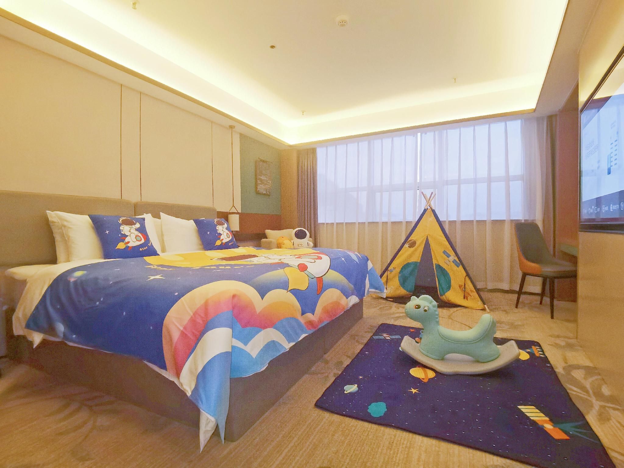 Parent-child Queen Room with Mountain View