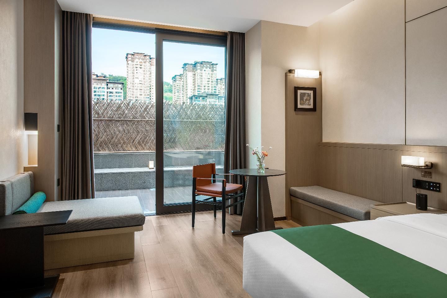 Courtyard Queen Room