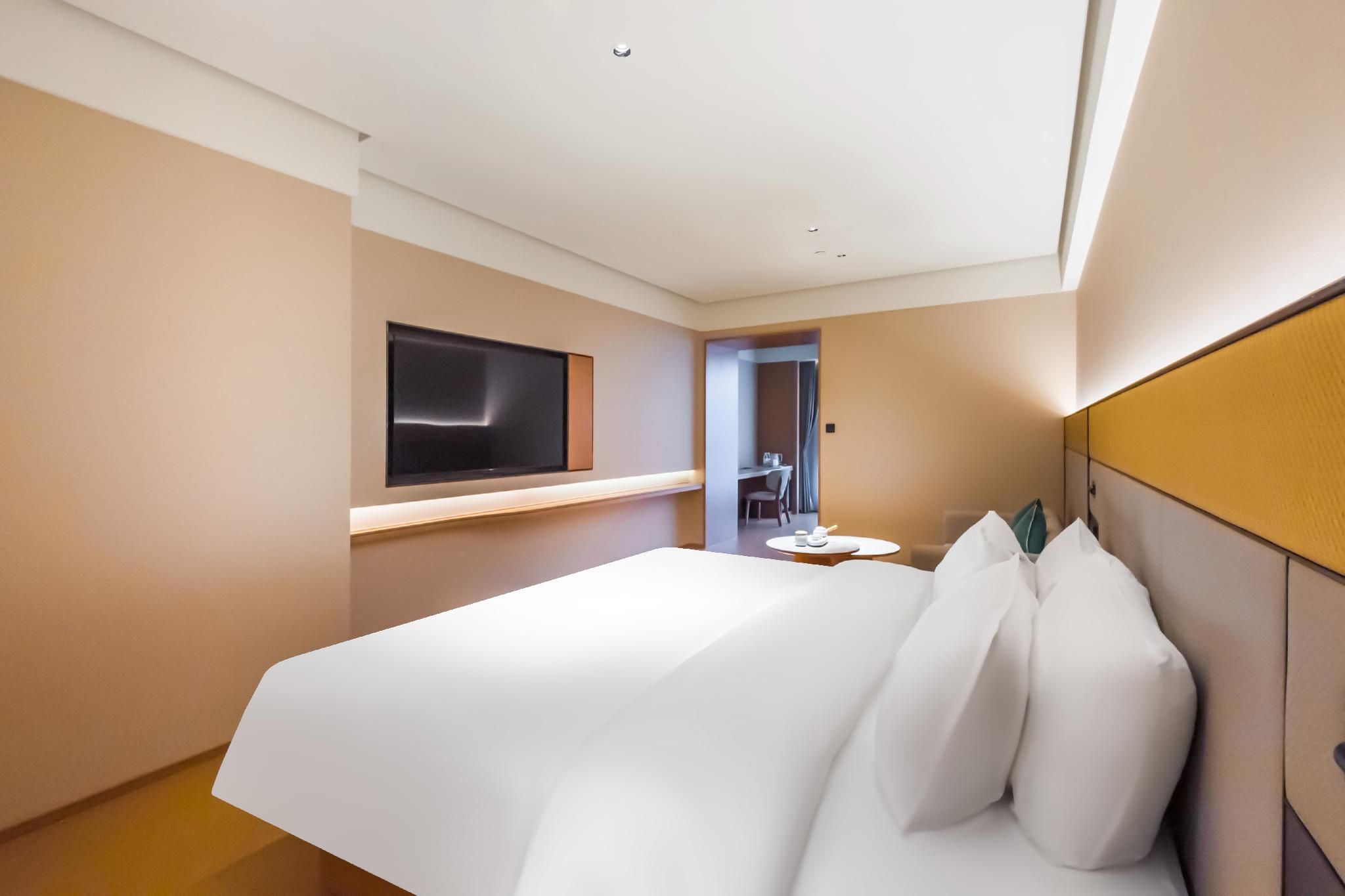 Superior Queen Room with View
